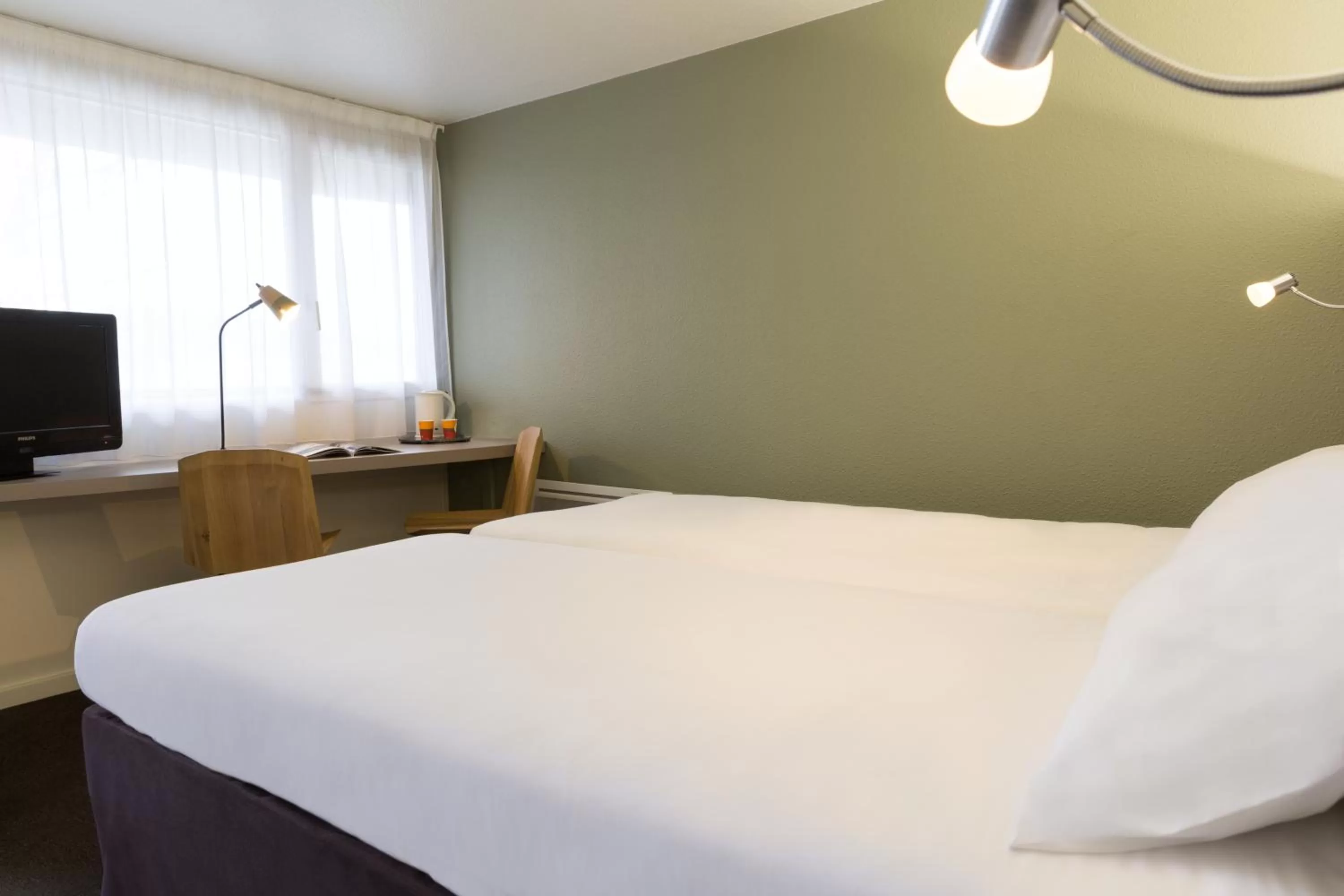 Bed in Kyriad Annecy Nord - Epagny