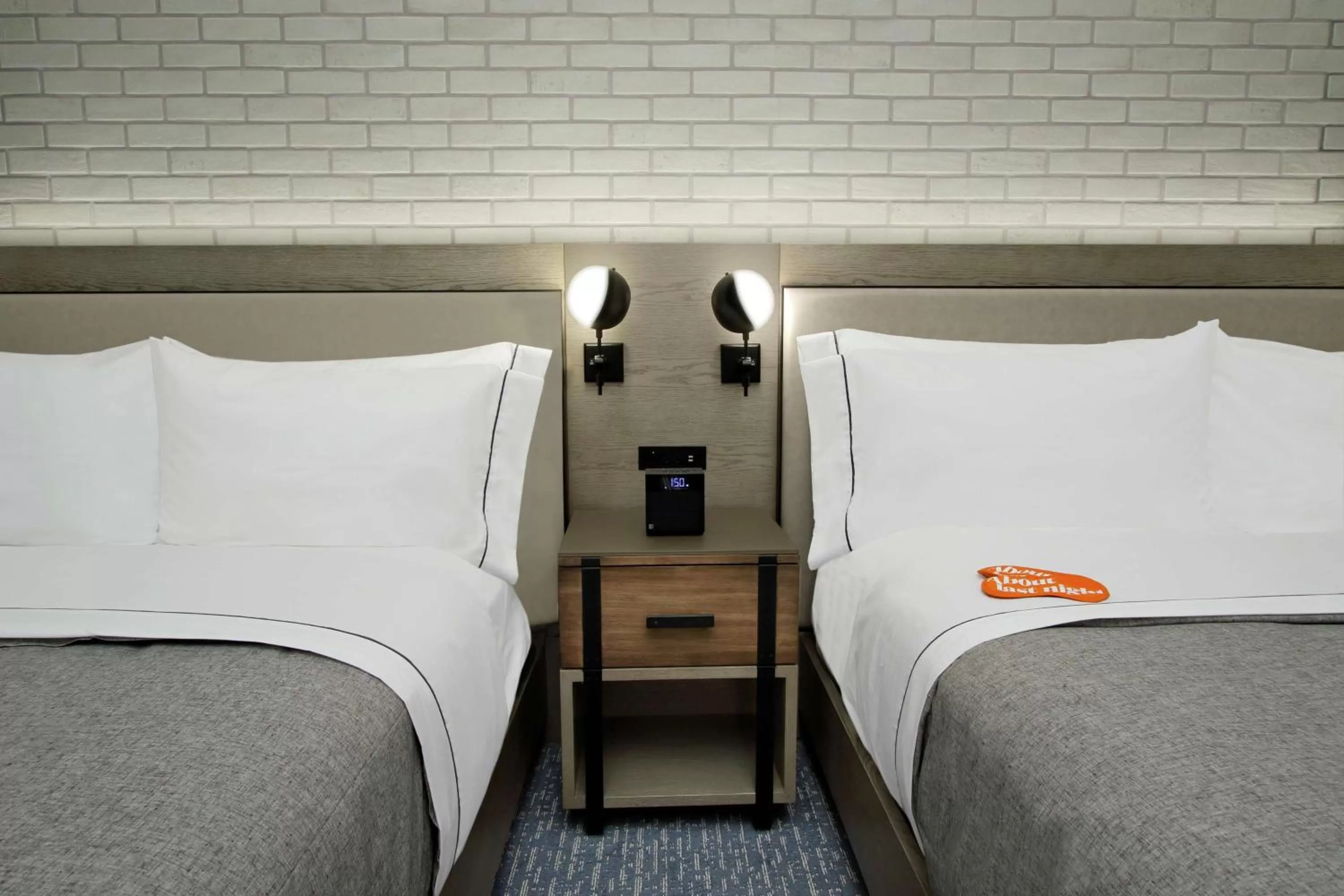 Bed in Canopy By Hilton Columbus Downtown Short North