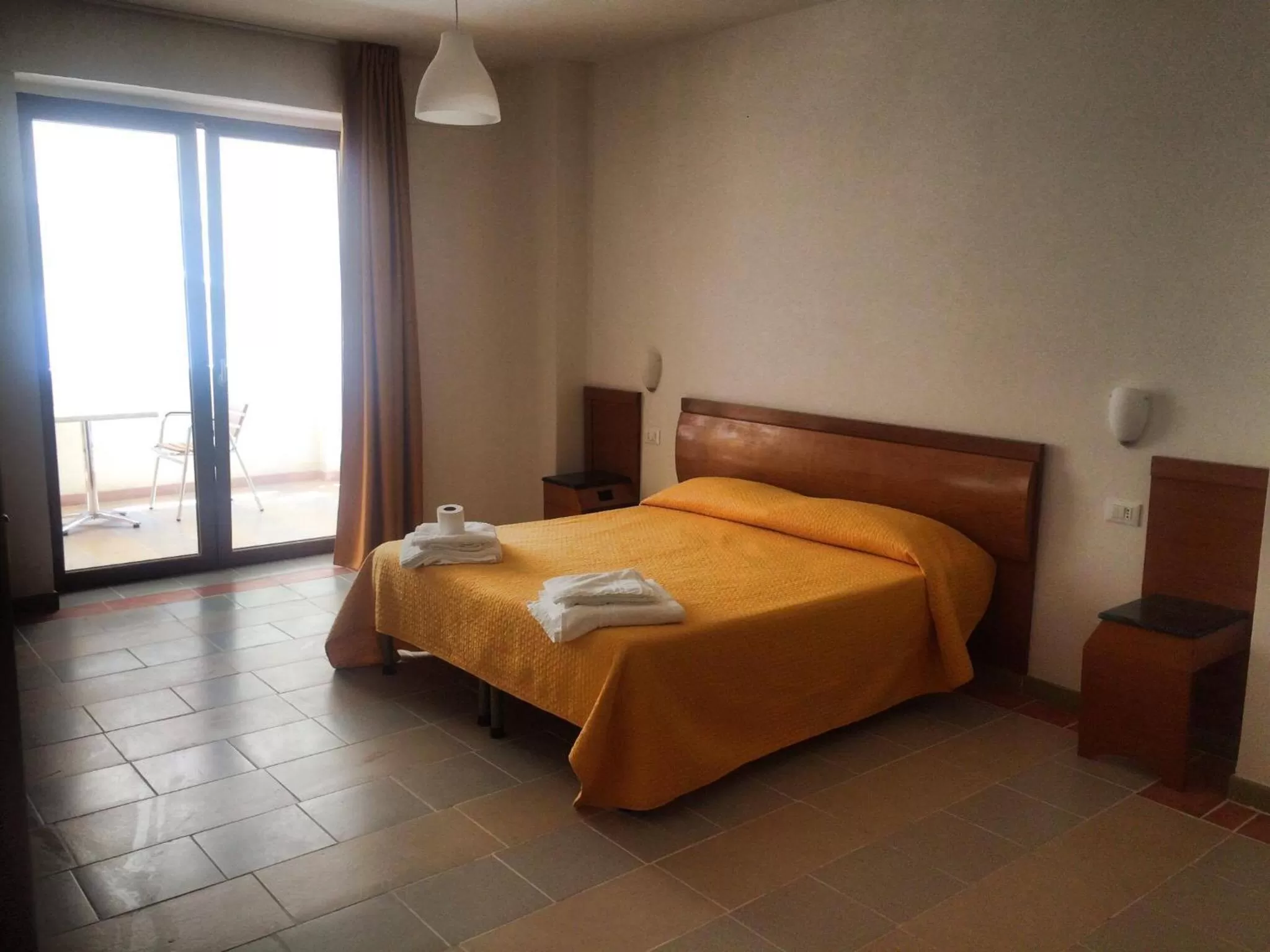 Bed in B&B Palazzo Manfredi Vieste, Fronte mare con Parcheggio
