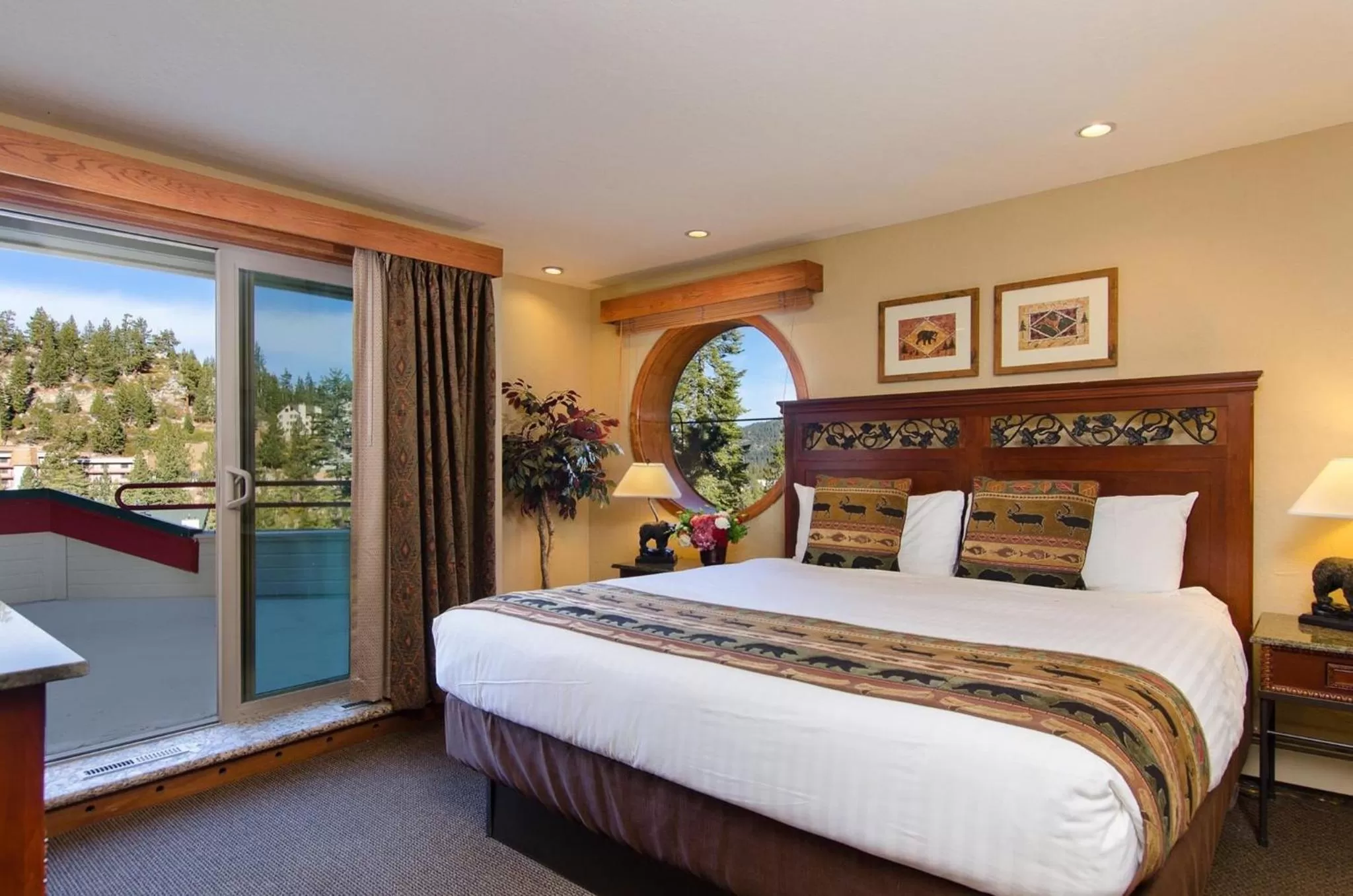 Photo of the whole room, Bed in Holiday Inn Club Vacations - Tahoe Ridge Resort
