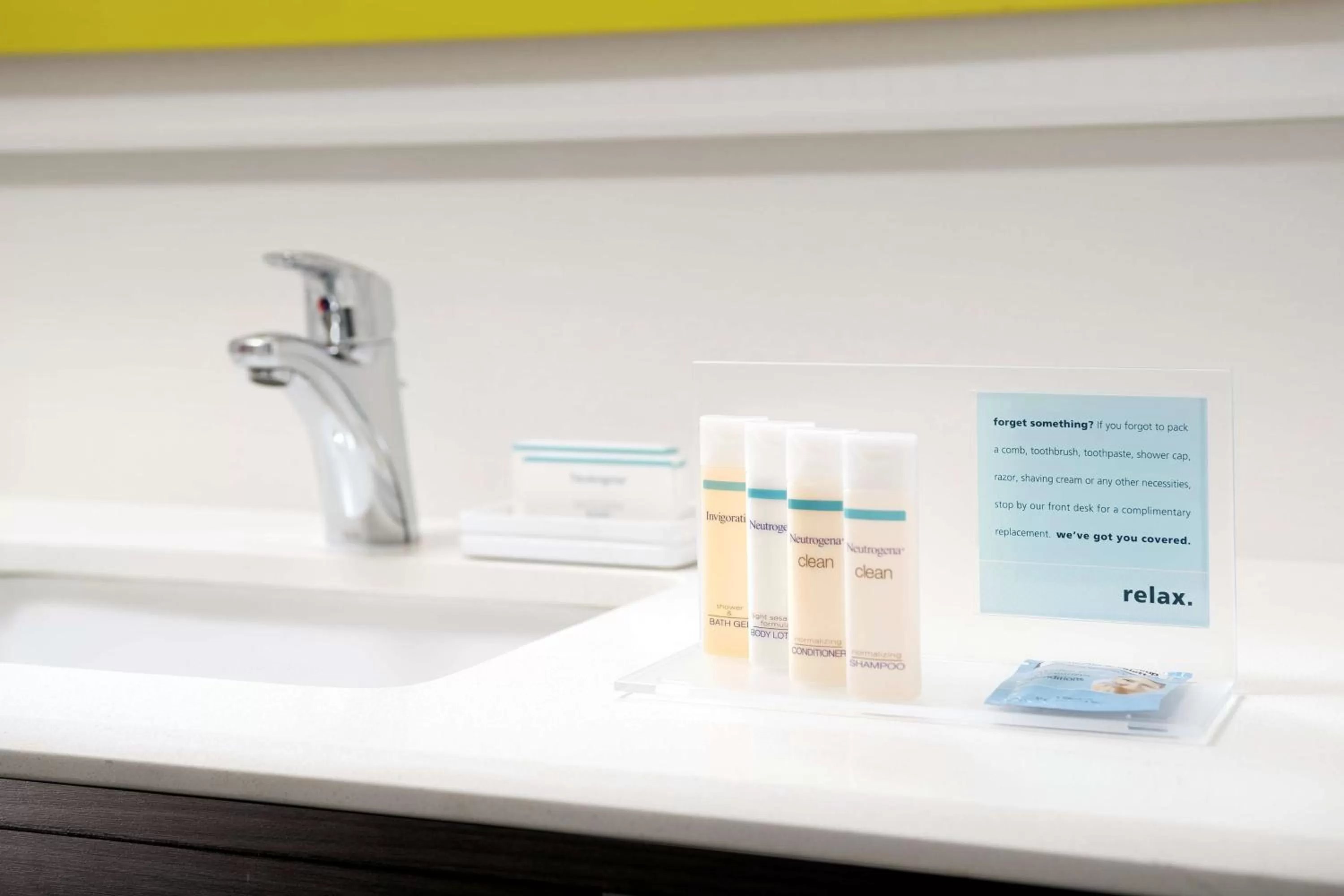 Bathroom in Hampton Inn Miami Airport East