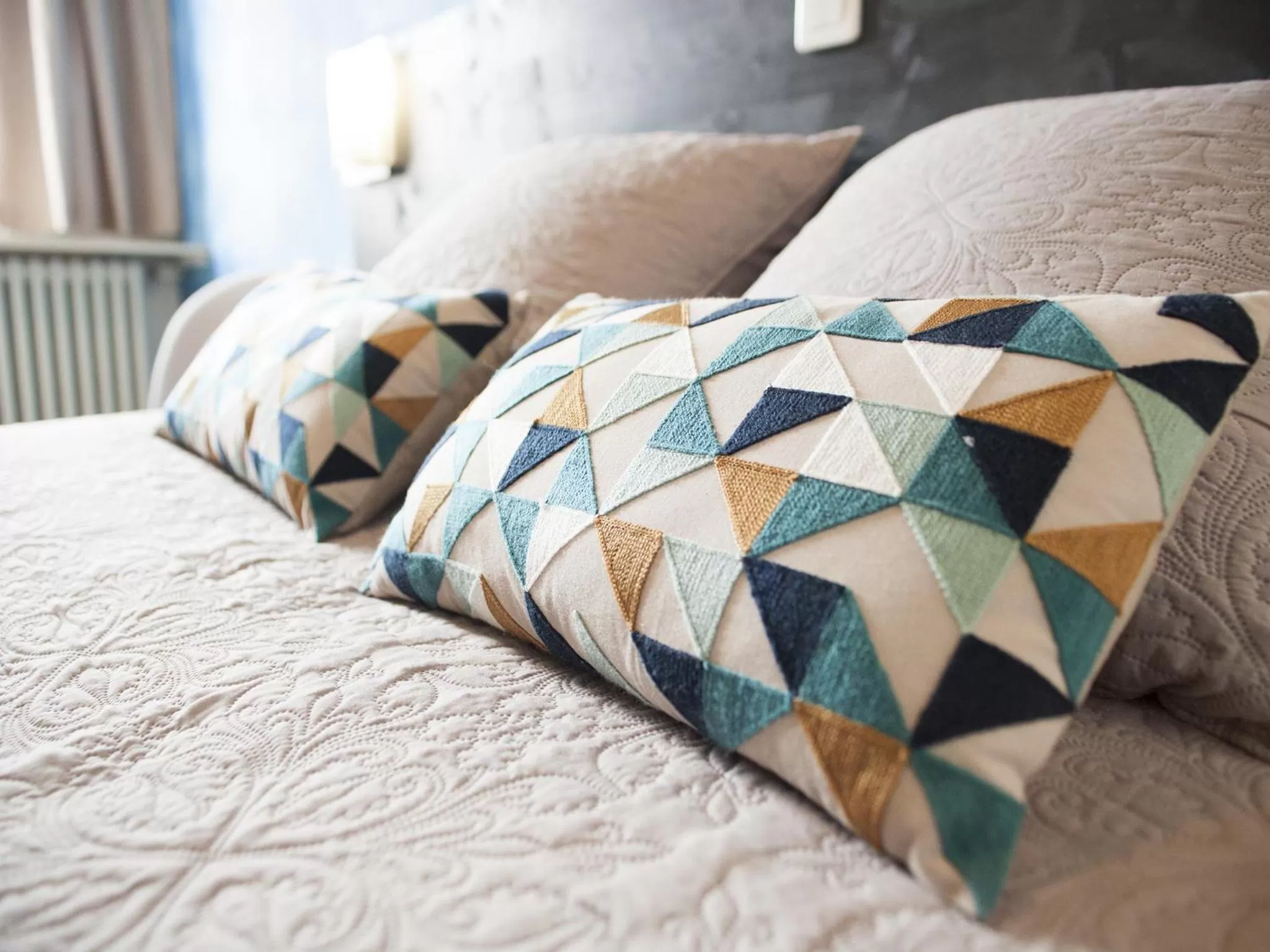 Photo of the whole room, Bed in Aux Lys d'Or