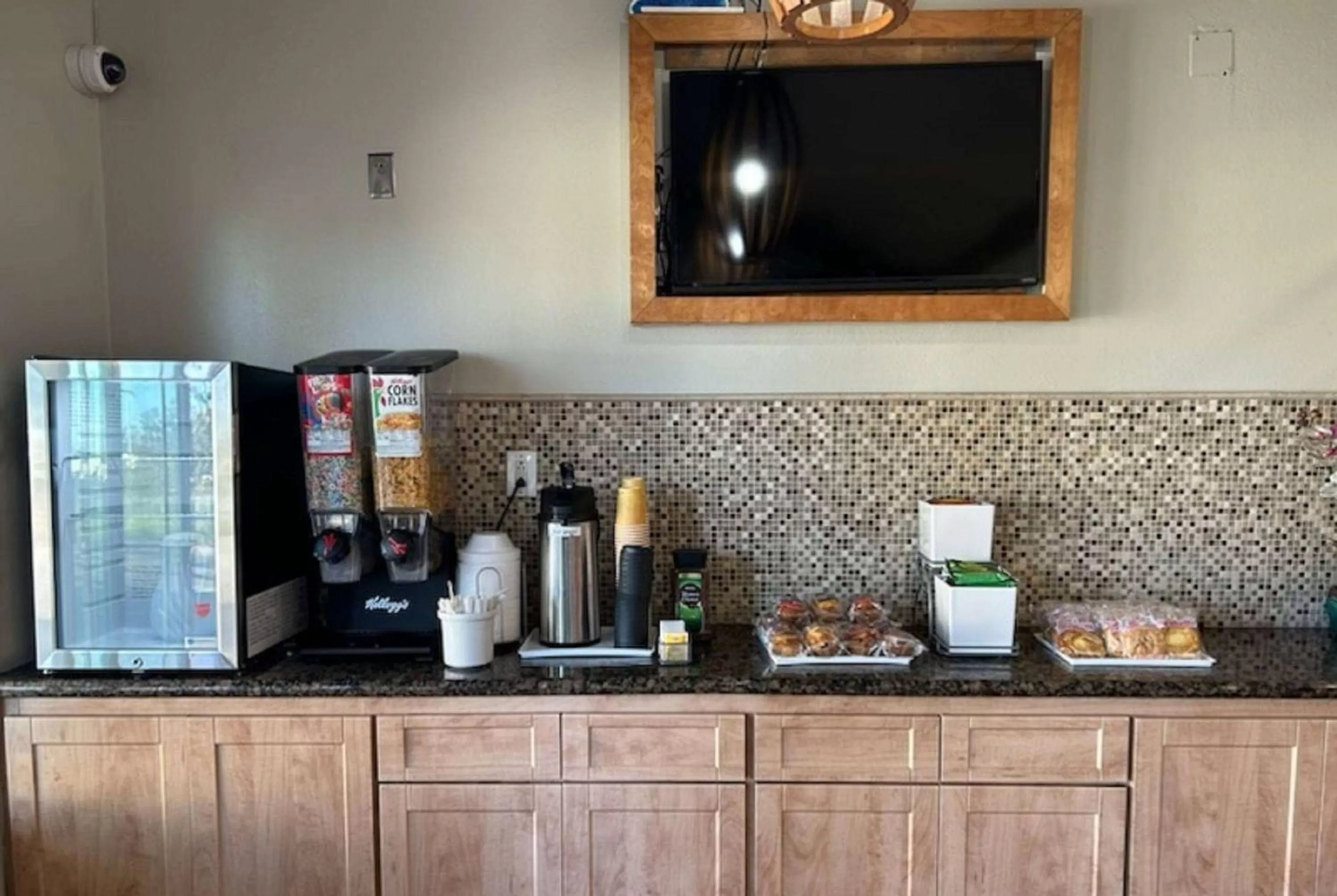 Breakfast in Howard Johnson by Wyndham National City/San Diego South