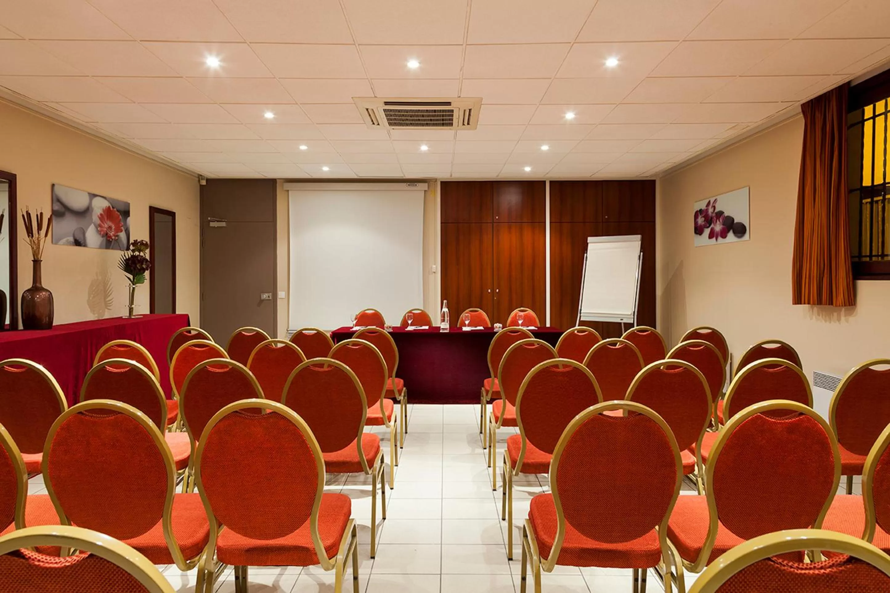 Meeting/conference room in Hôtel des Arcades de Cachan - Grand Paris Sud