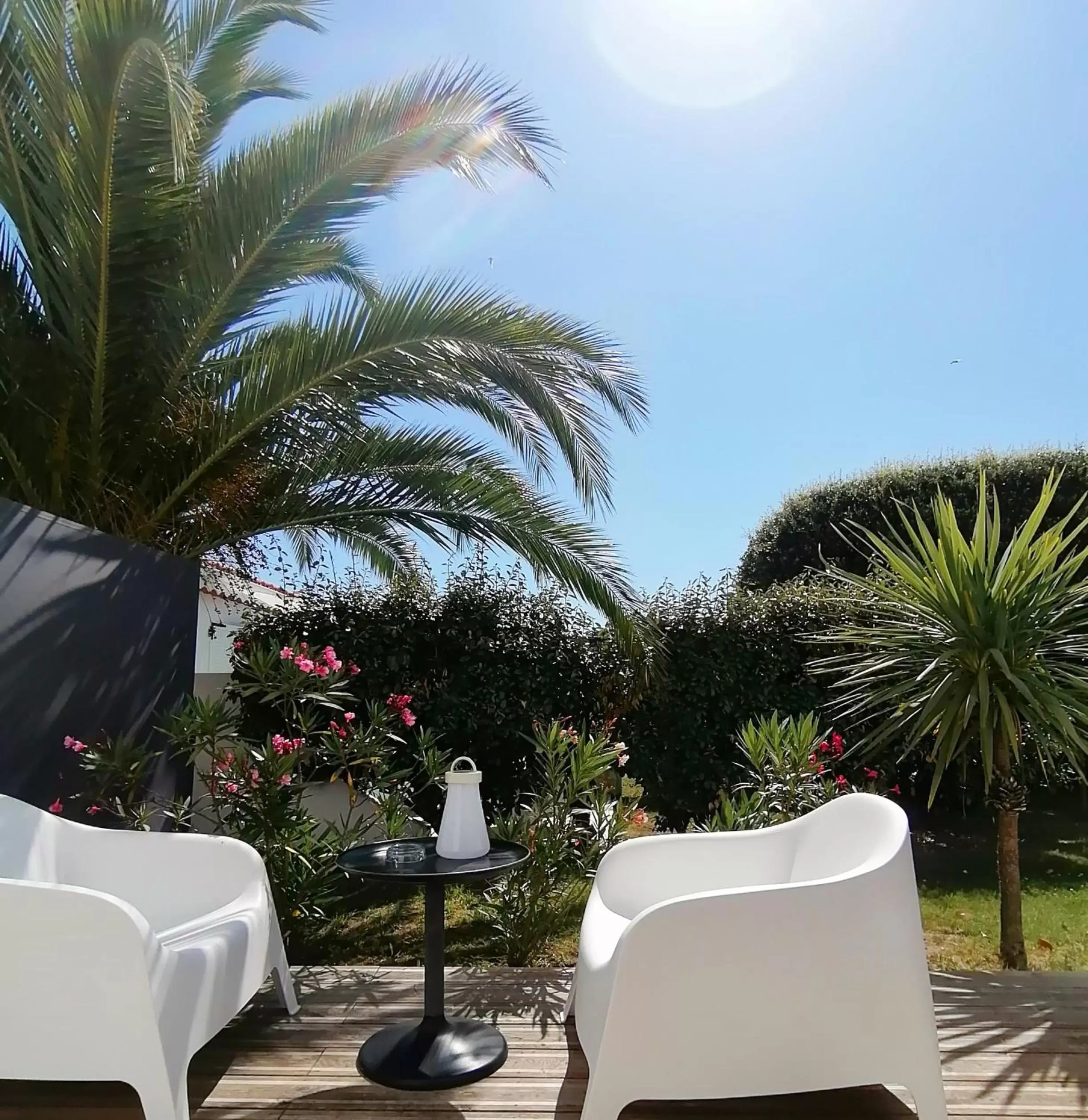 Patio in Hôtel Ancre Marine & Spa Thalgo ***