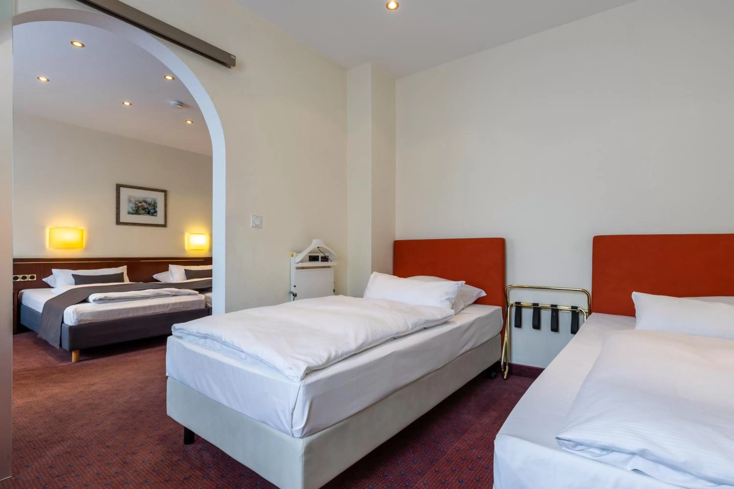 Photo of the whole room, Bed in Trip Inn Hotel Esplanade, Düsseldorf