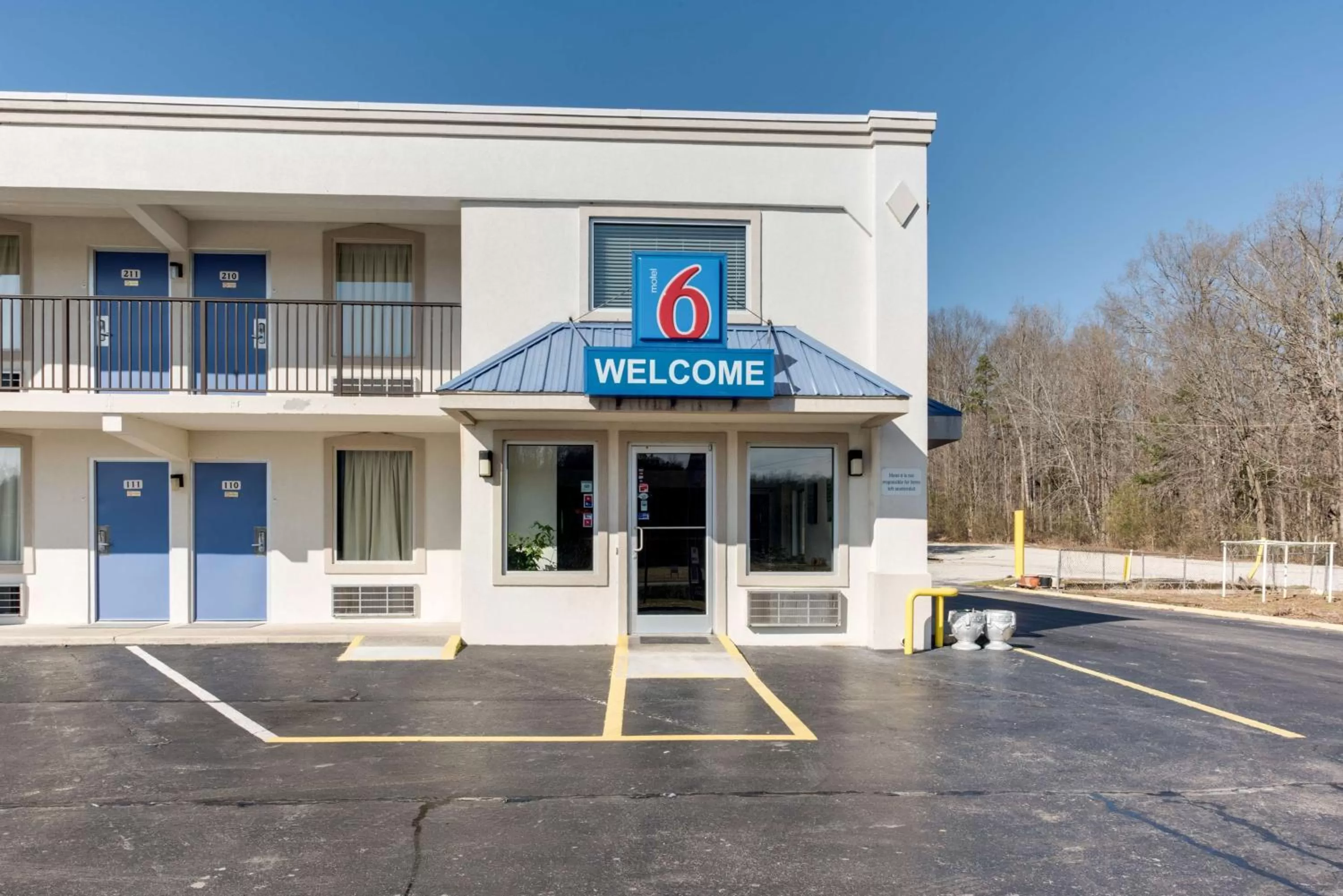 Property building in Motel 6-Kingston, TN