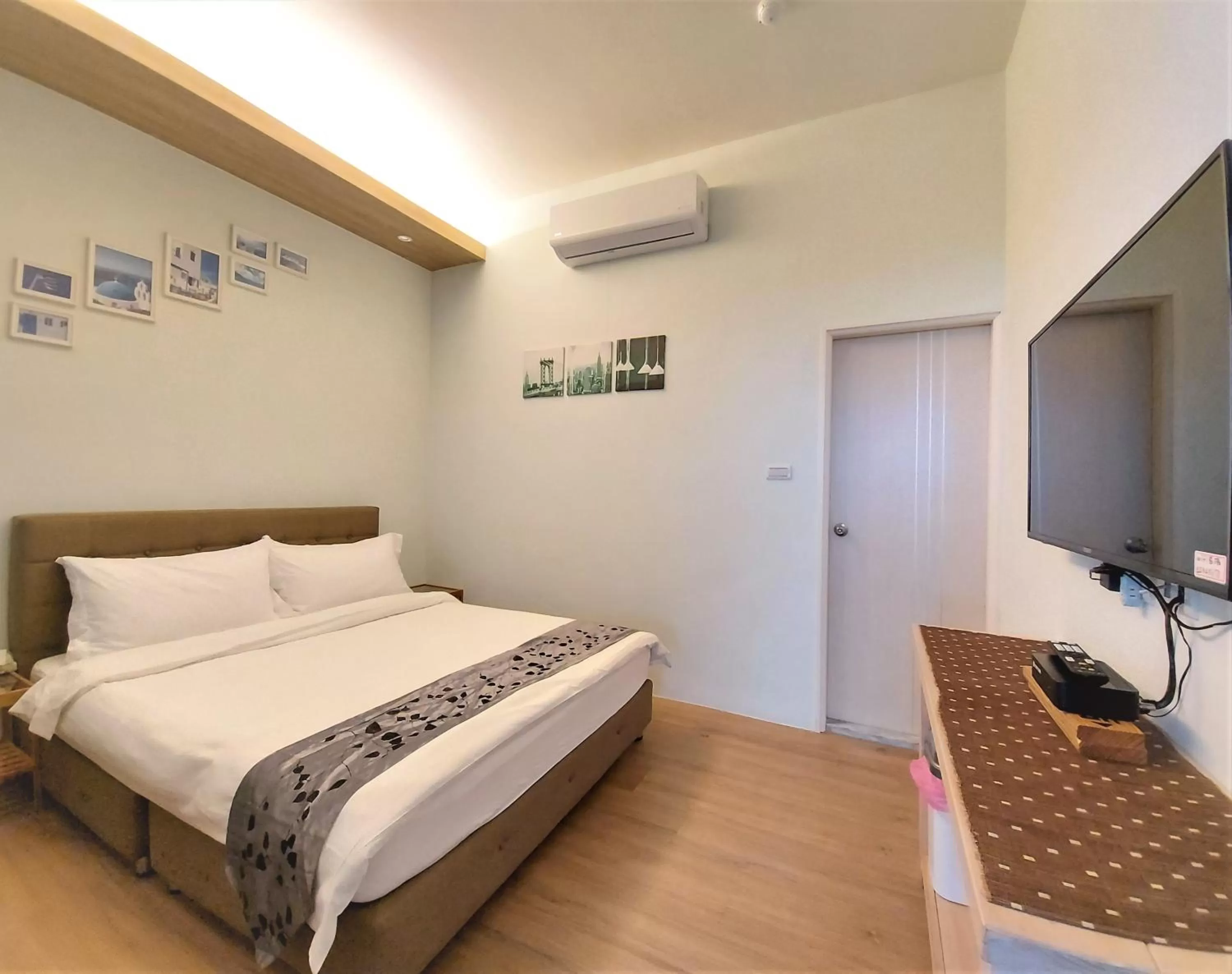 Photo of the whole room, Bed in Dosun B&B