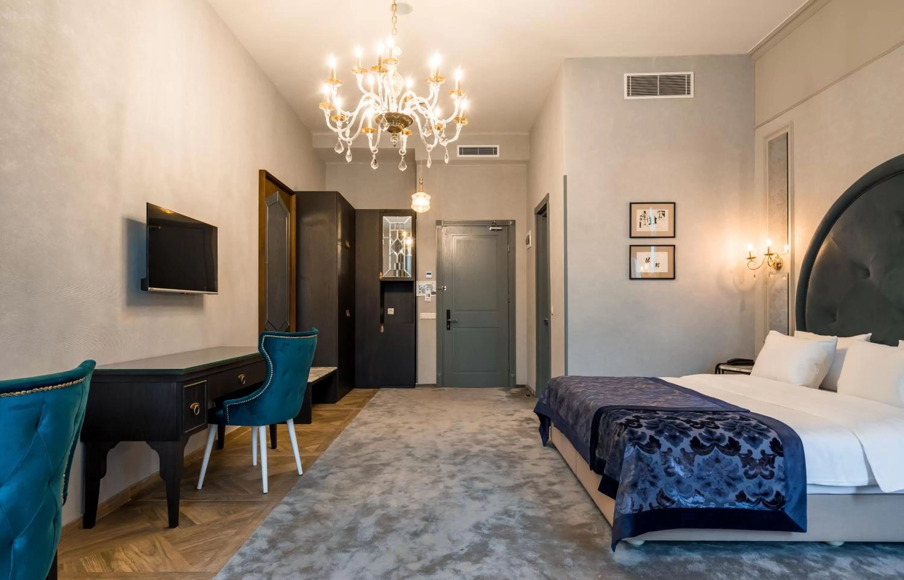 TV and multimedia in Orbeliani Residence Hotel