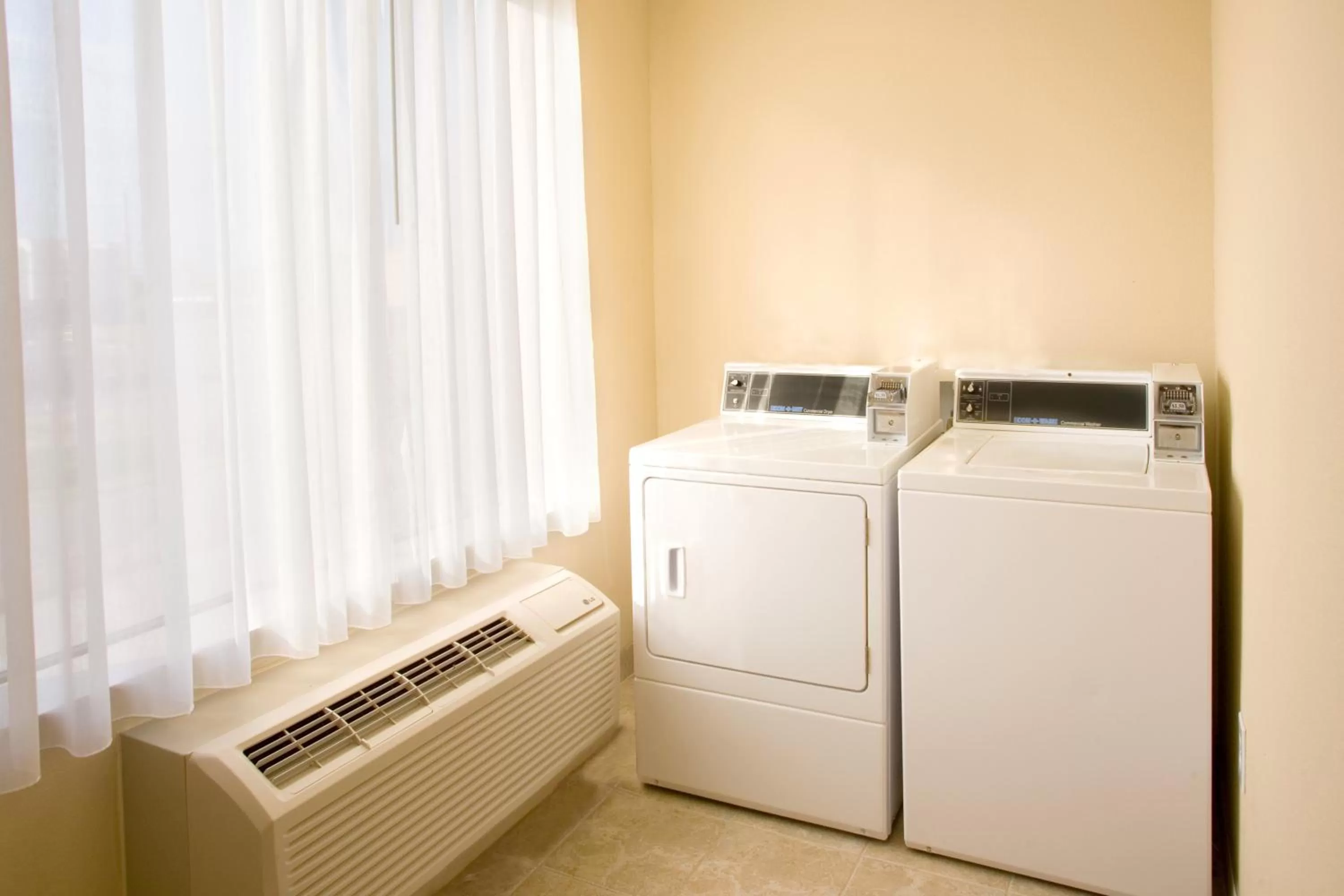 Other, Kitchen/Kitchenette in Holiday Inn Express & Suites Victoria, an IHG Hotel