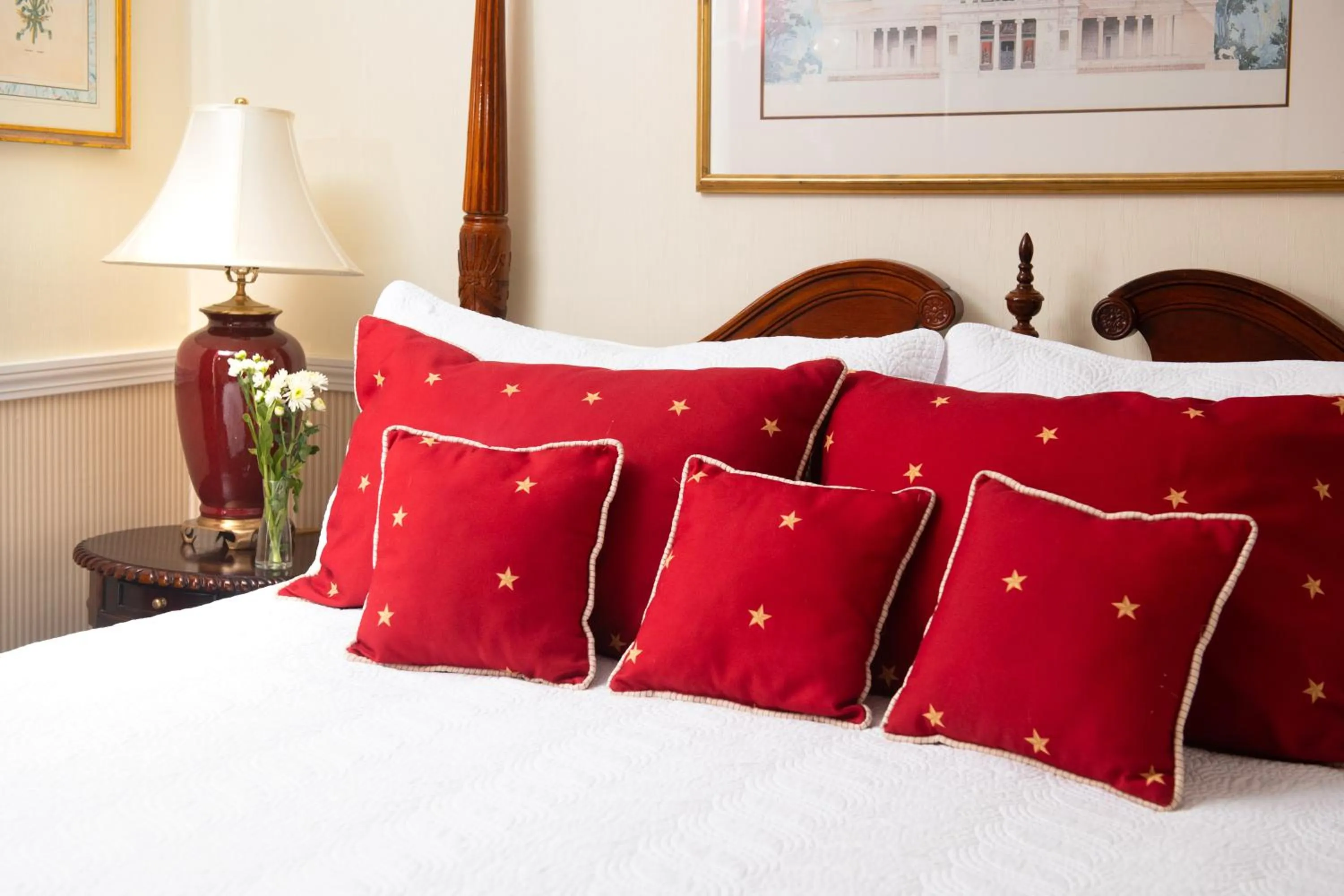 Bed in America's Cup Inn Newport