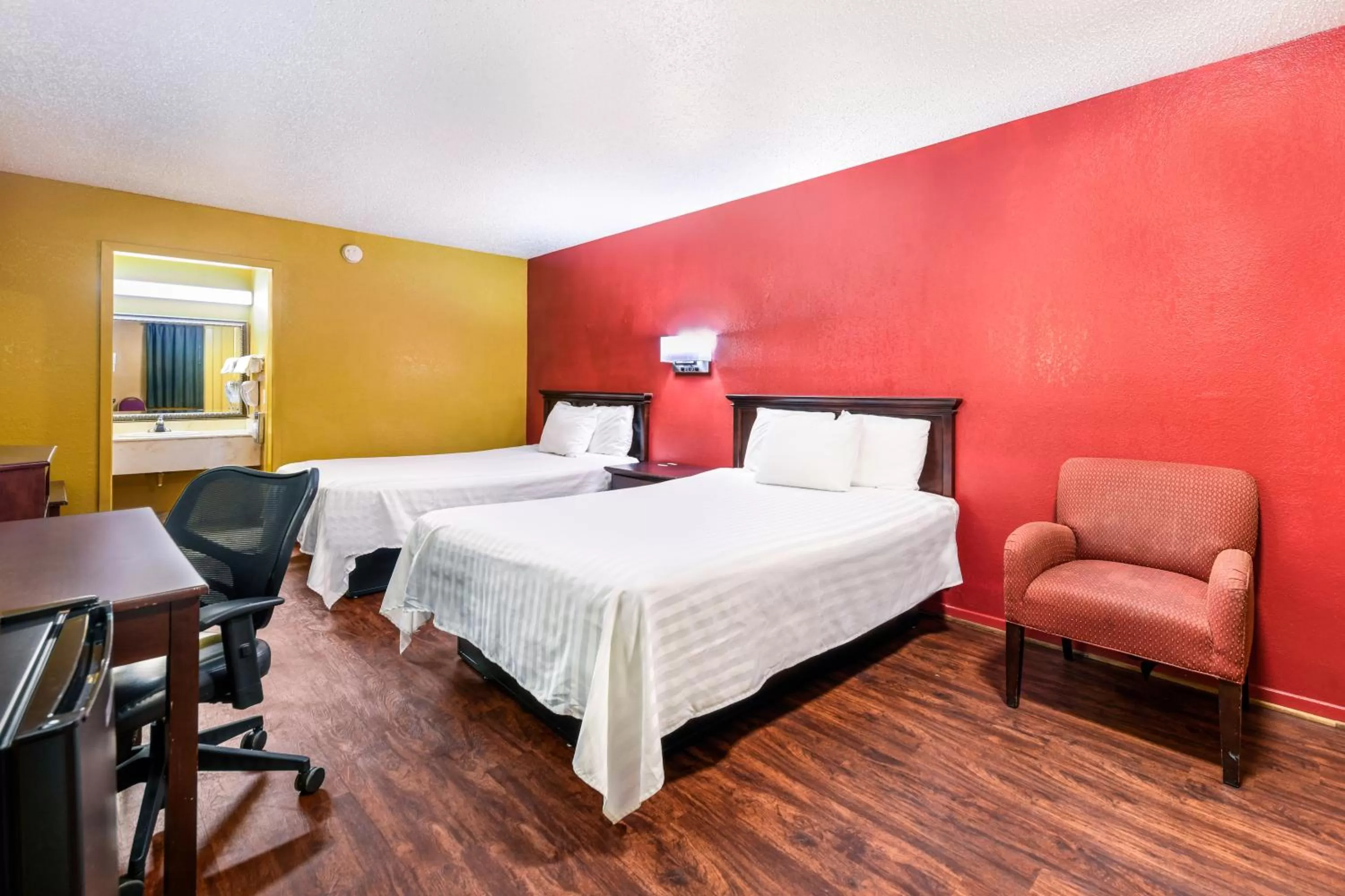 Standard Queen Room in Americas Best Value Inn Bonham