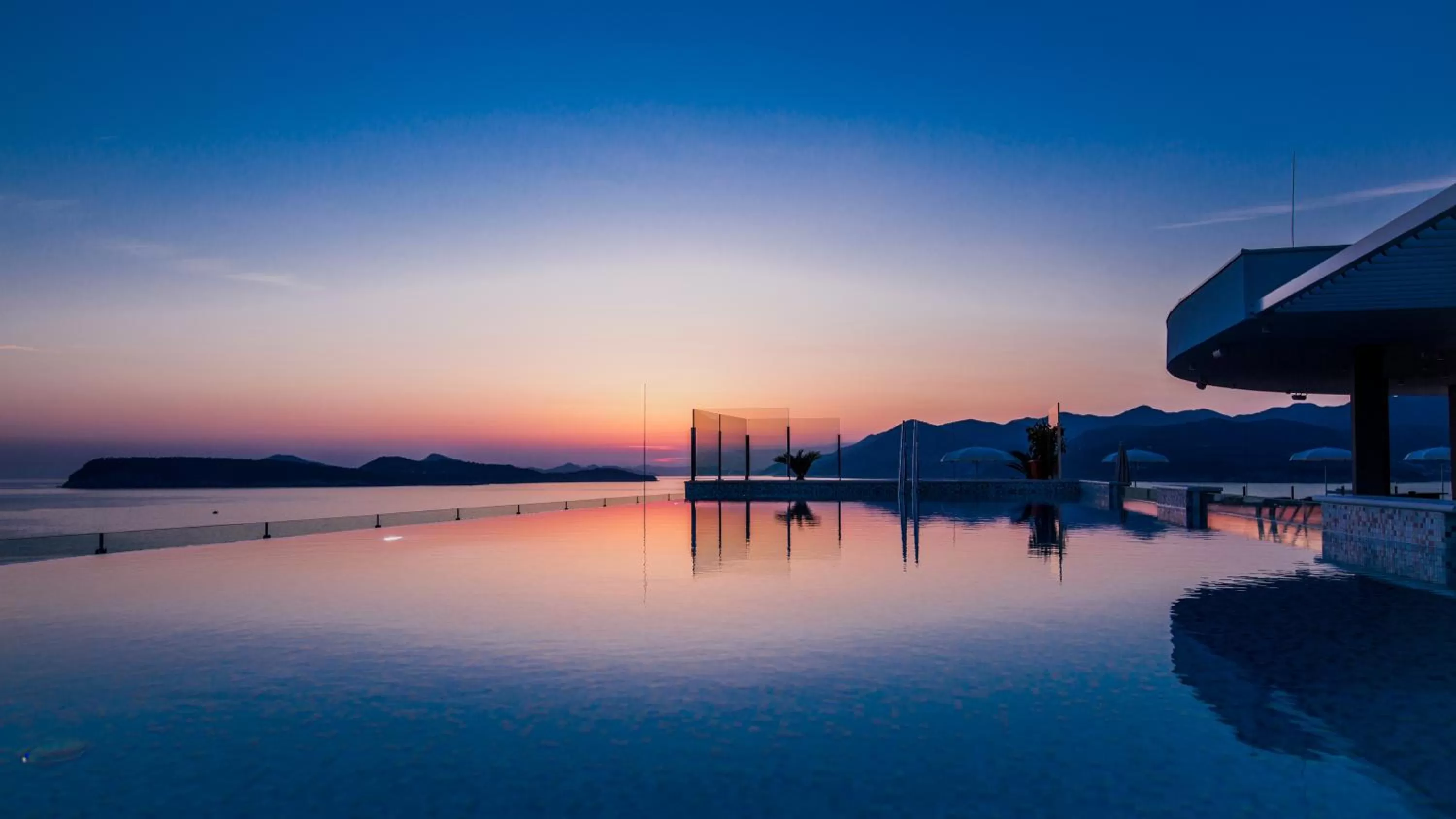Balcony/Terrace in Royal Blue Hotel