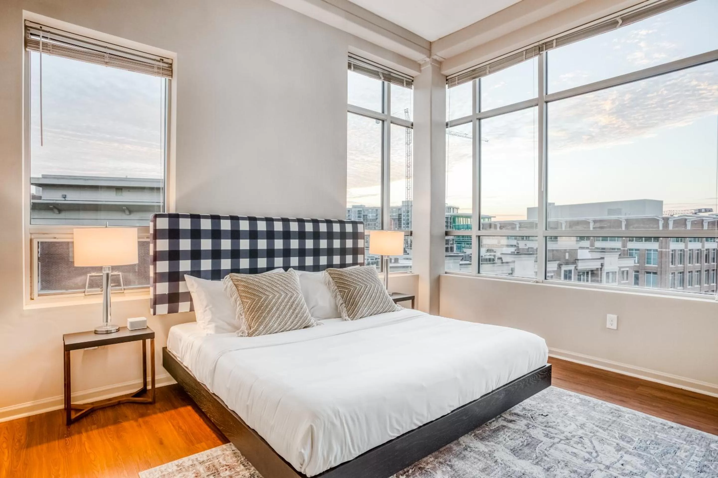 Photo of the whole room in Mint House Greenville - Downtown