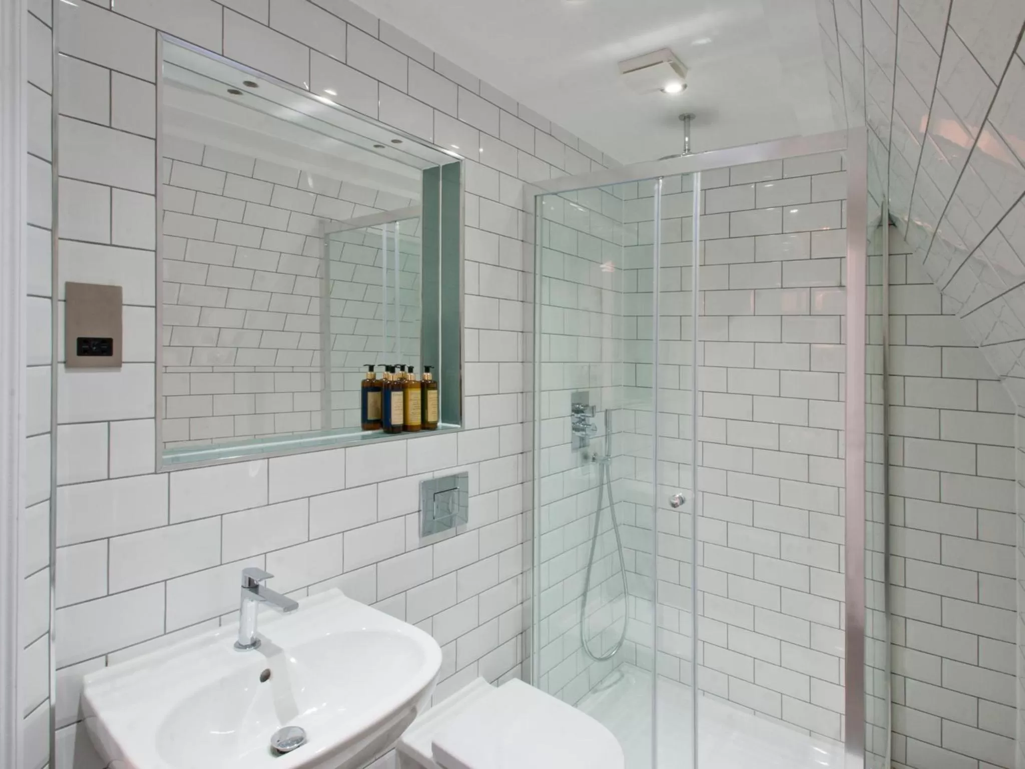 Bathroom in W12 Rooms