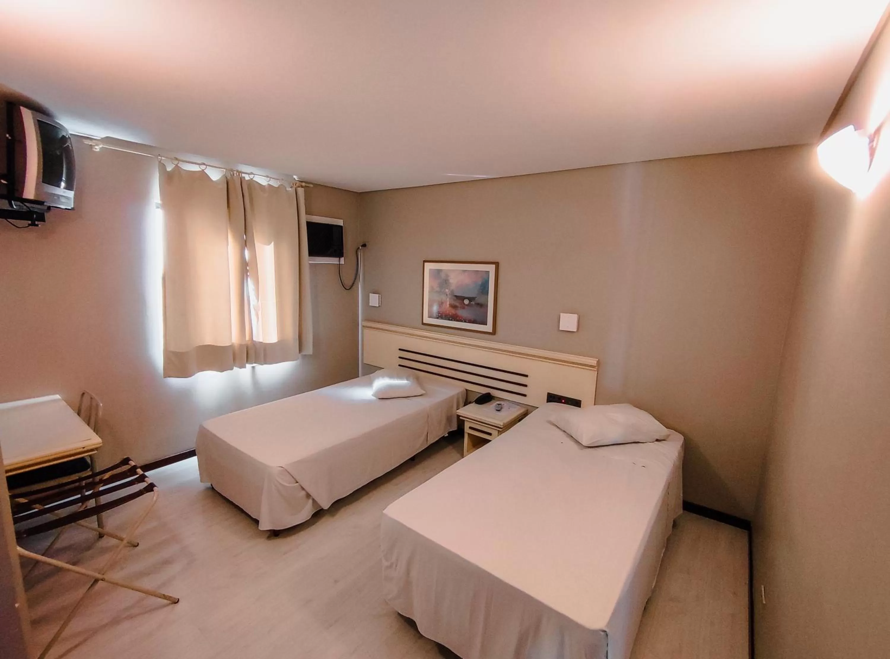 Photo of the whole room, Bed in Granville Hotel