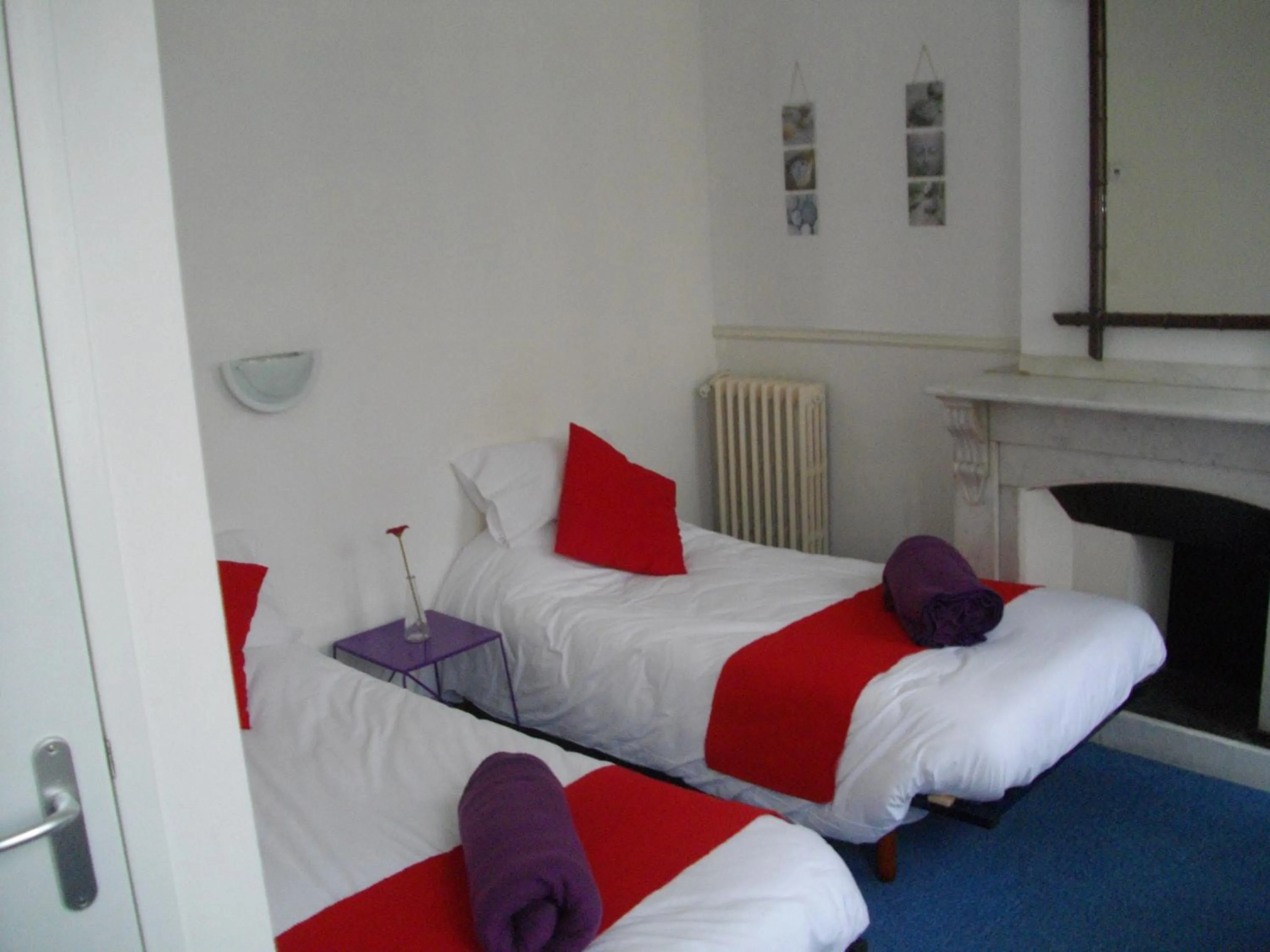 Photo of the whole room, Bed in Hôtel Central