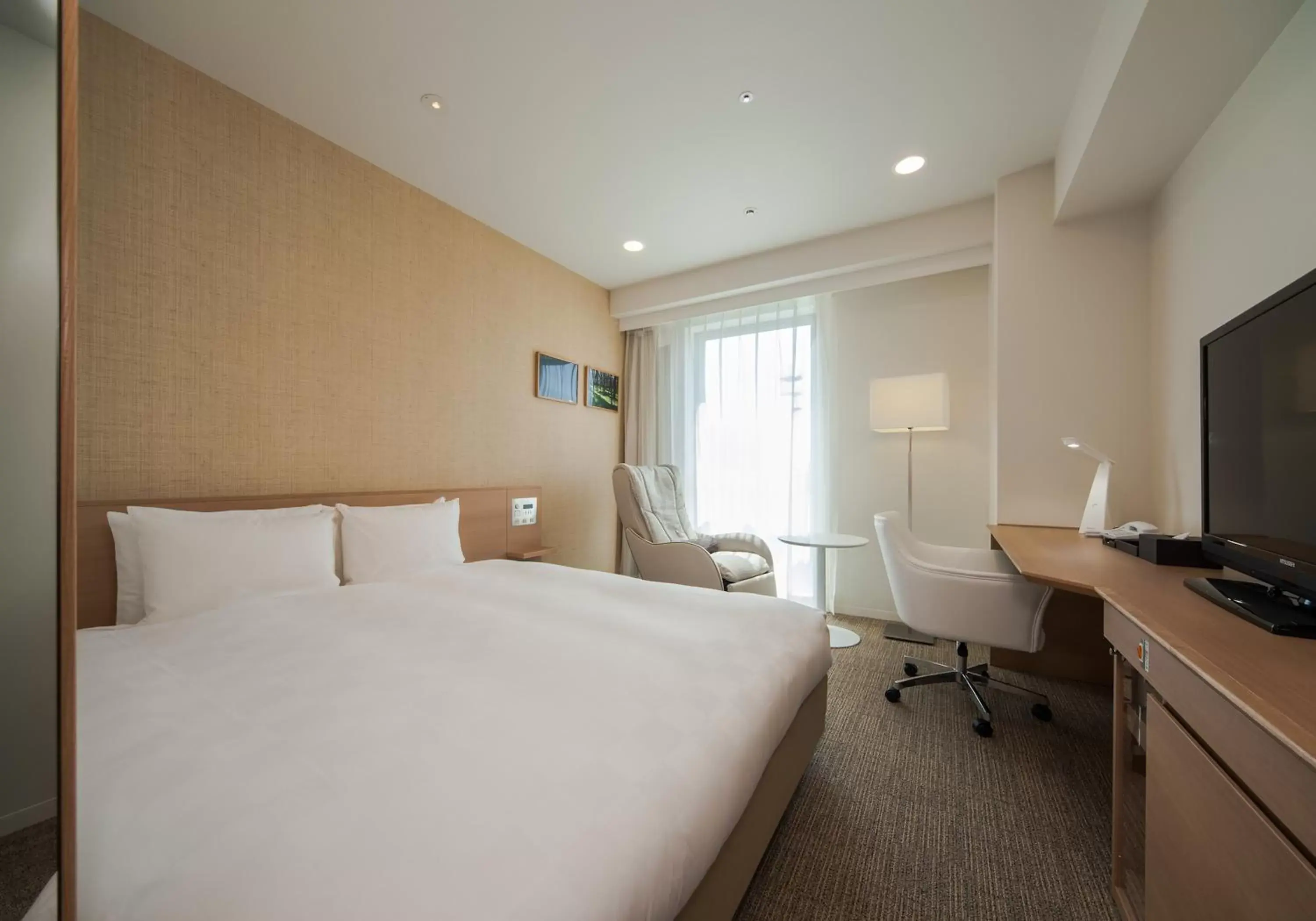 Deluxe Double Room - Non-Smoking in Daiwa Roynet Hotel Numazu Deluxe Double Room - Non-Smoking in Daiwa Roynet Hotel Numazu