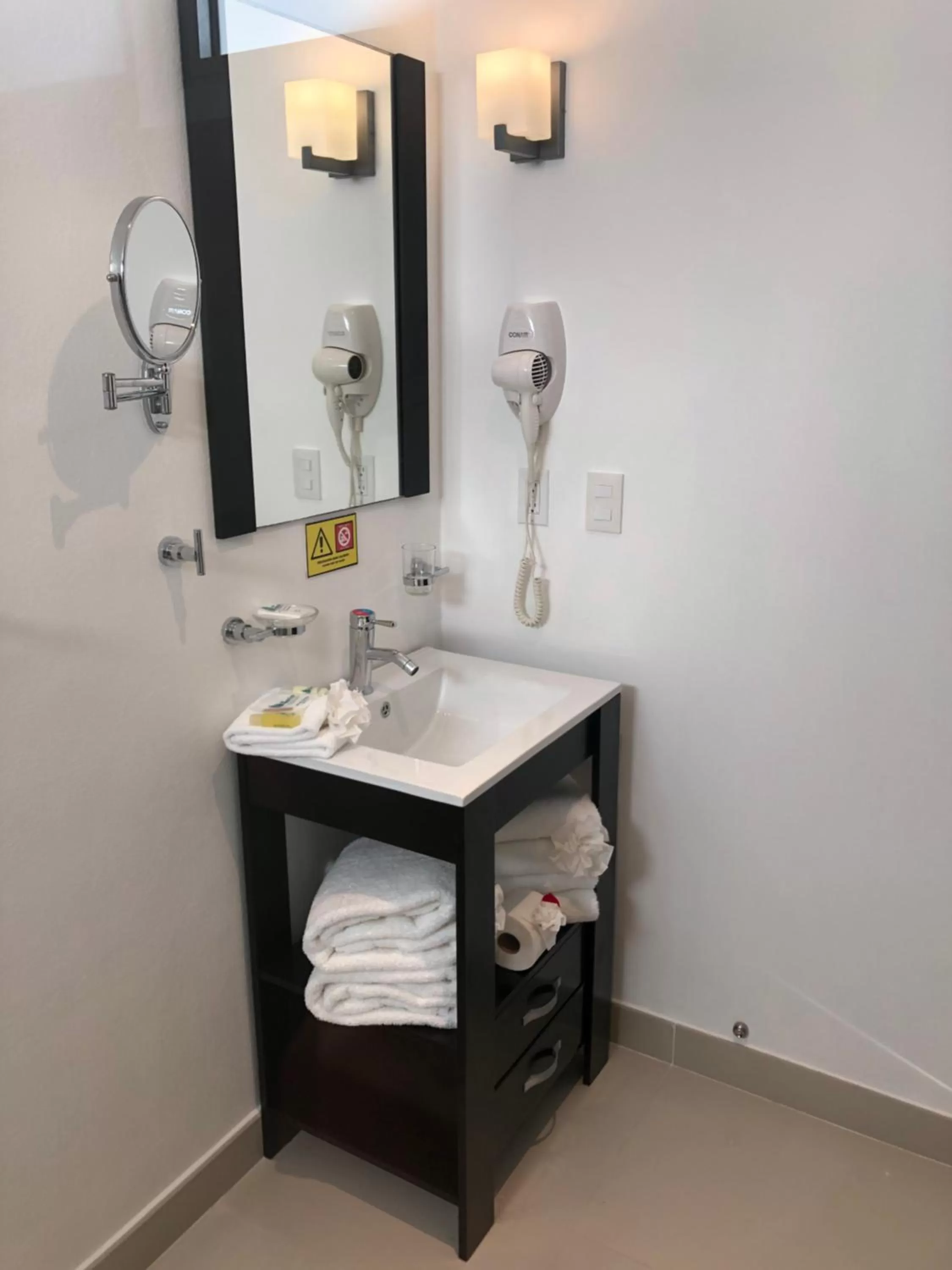 Toilet in Suites Malecon Cancun