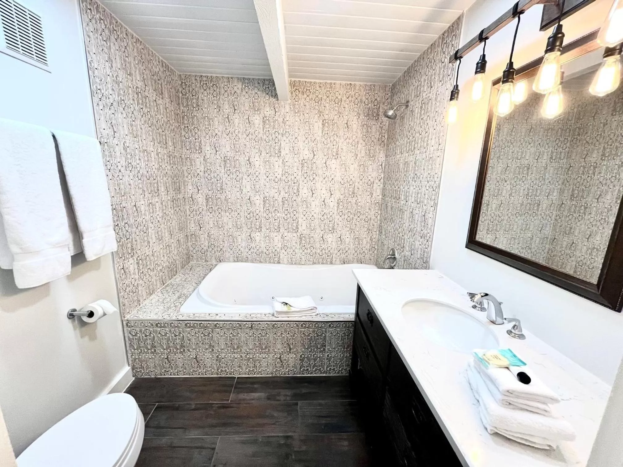 Bathroom in Alaskan Inn and Spa