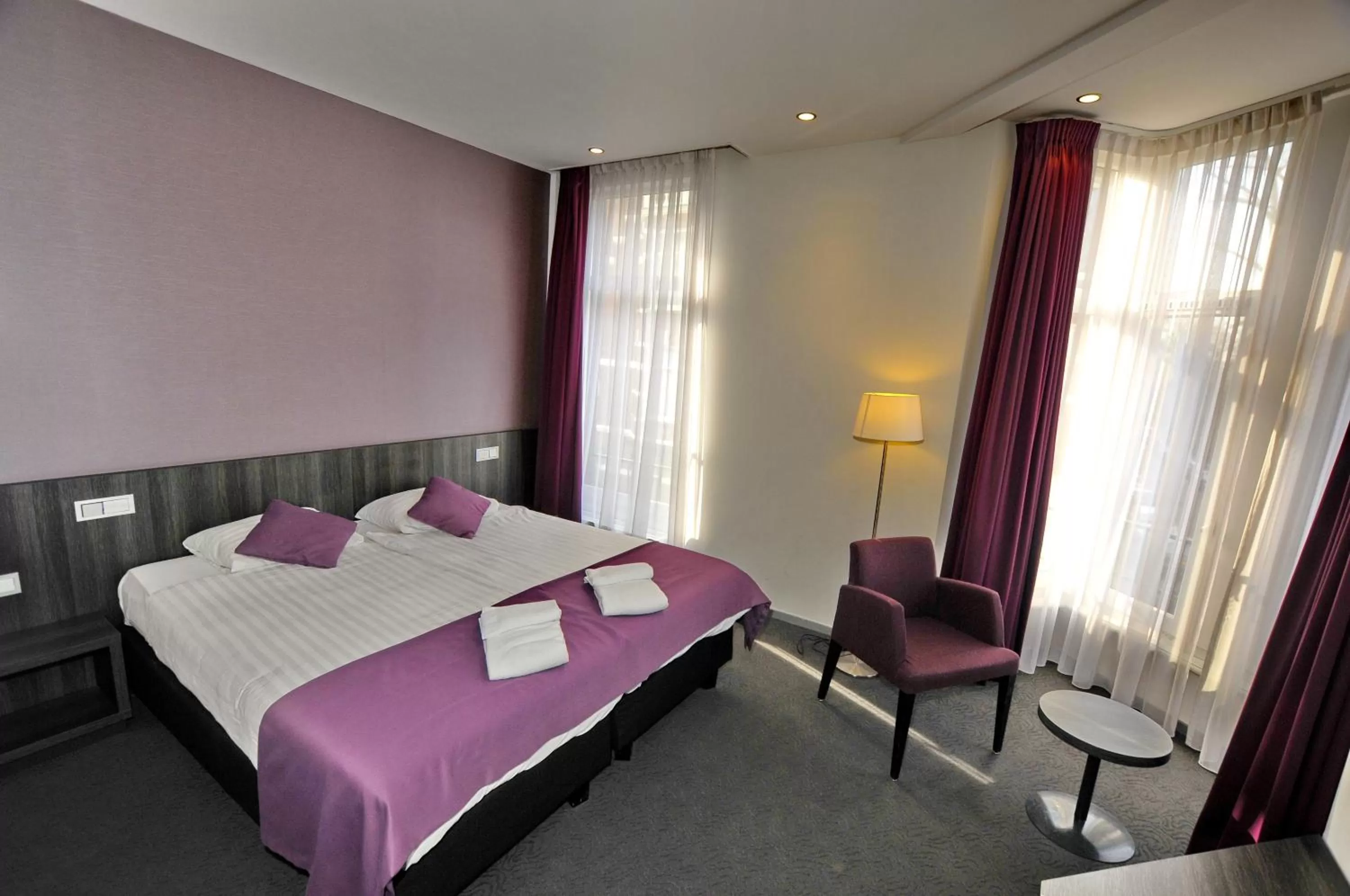 Bed in Hotel Parkview