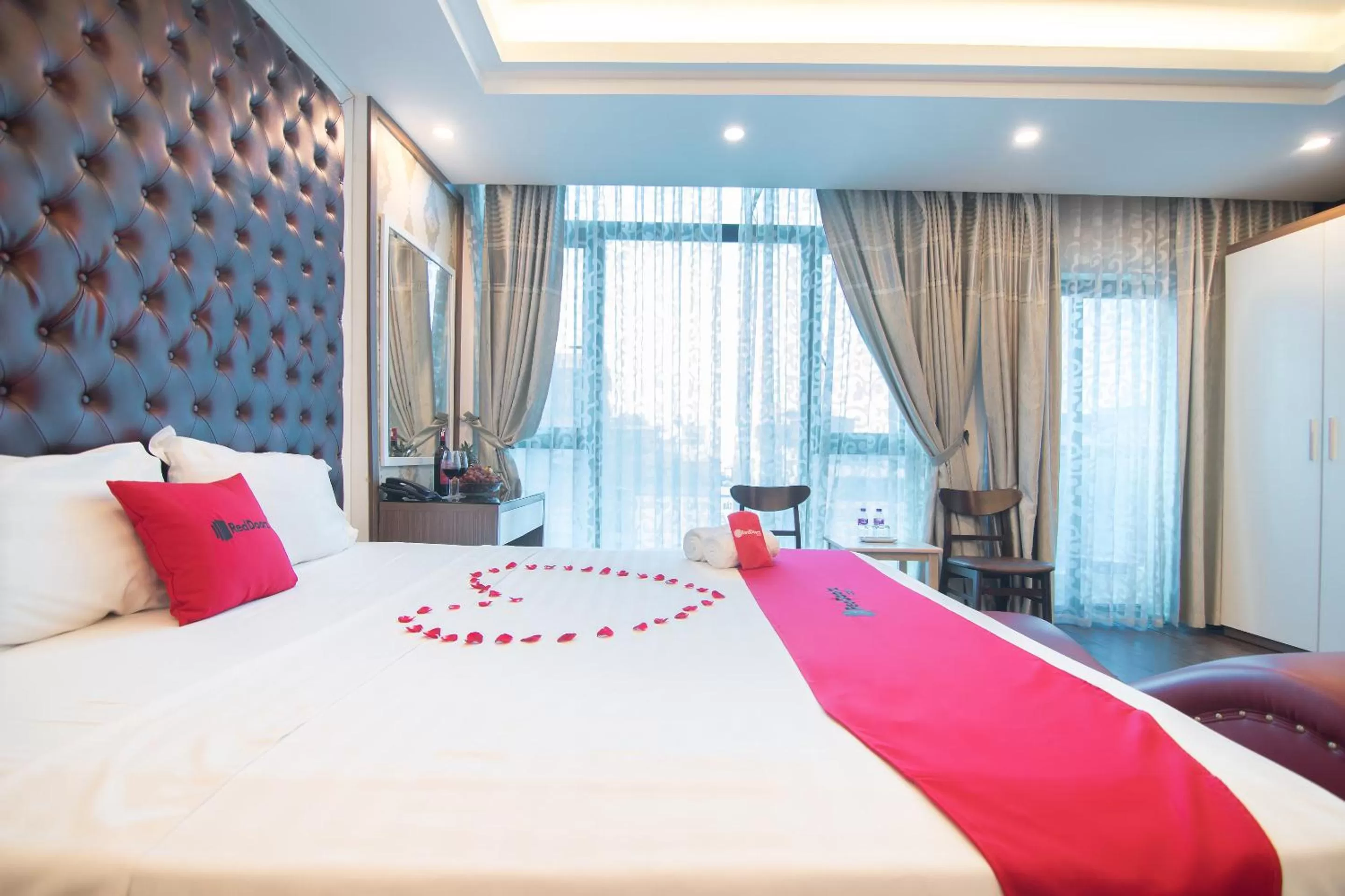 Photo of the whole room, Bed in The Royal Hotel Near West Lake