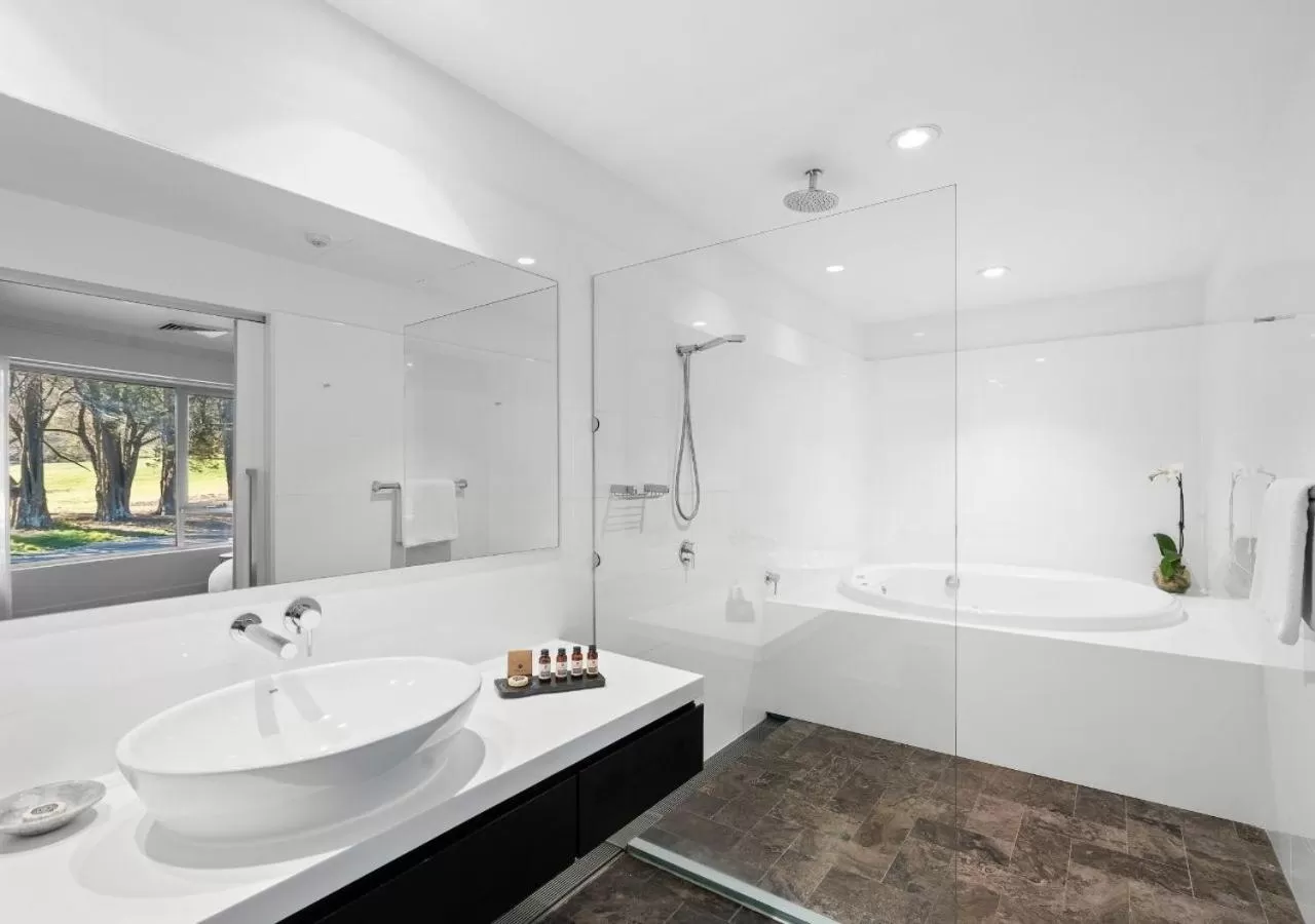 Bathroom in Park Proxi Gibraltar Bowral