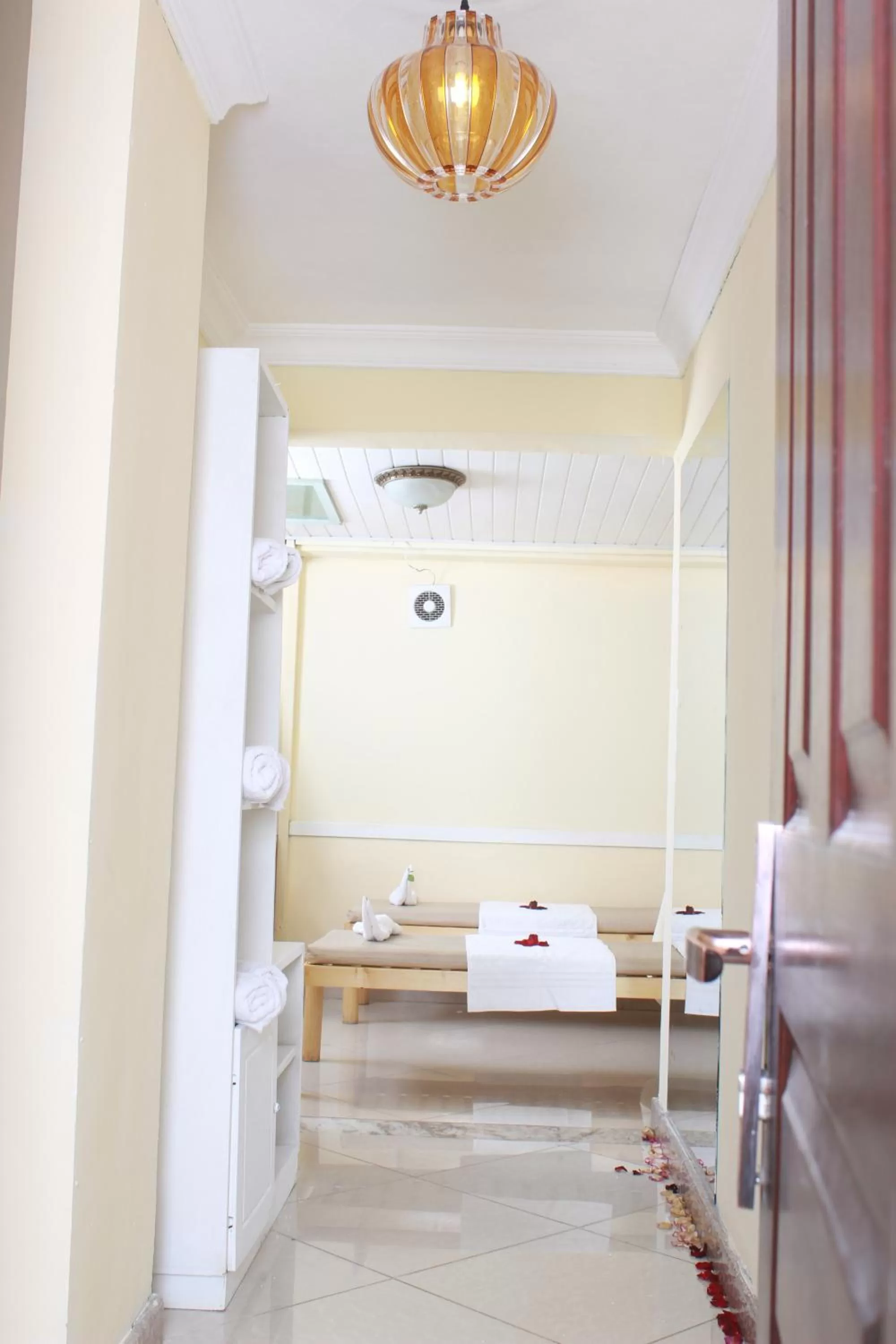 Massage, Bed in Hotel Lobelia