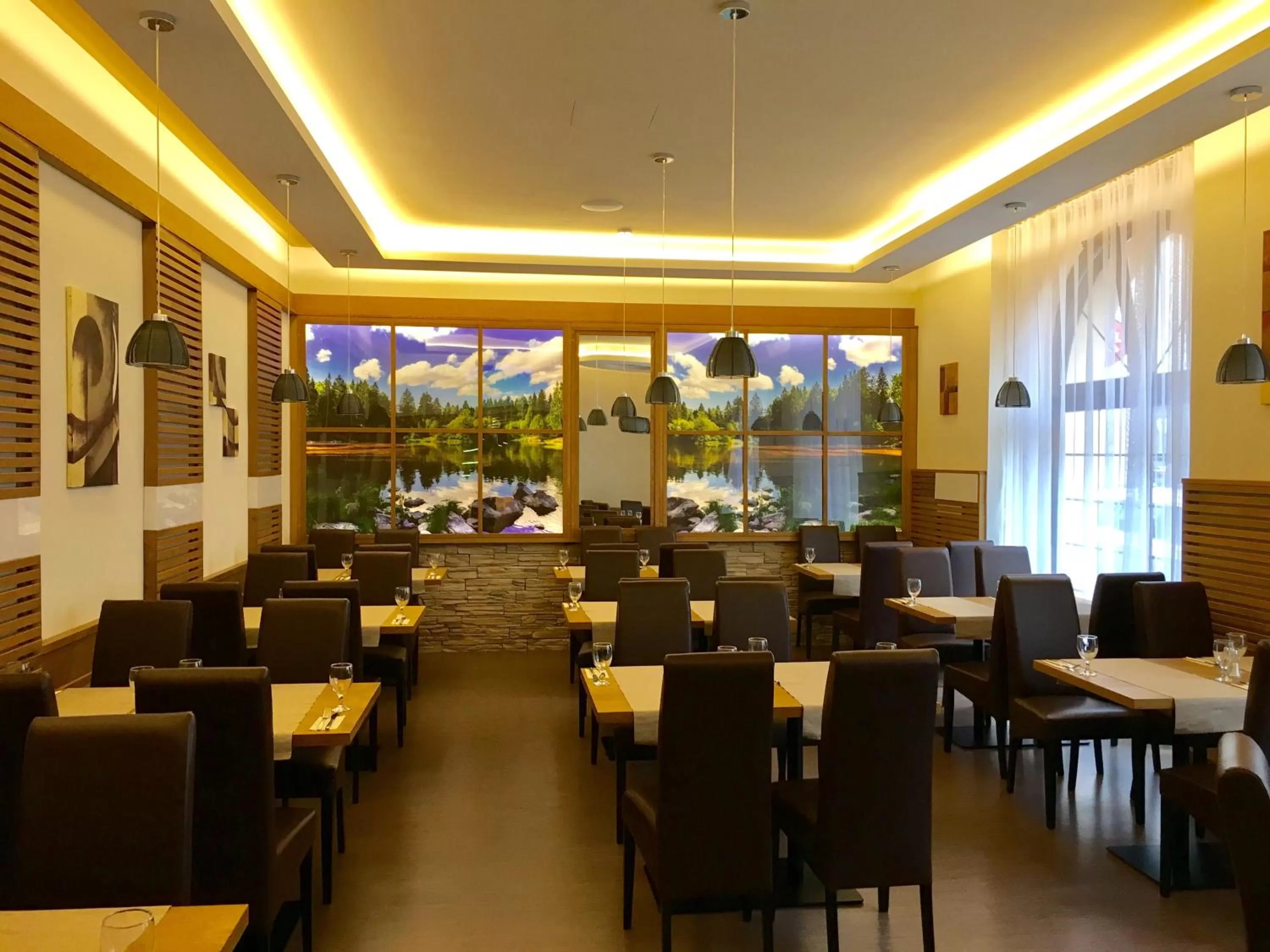 Restaurant/places to eat in Attic Hotel