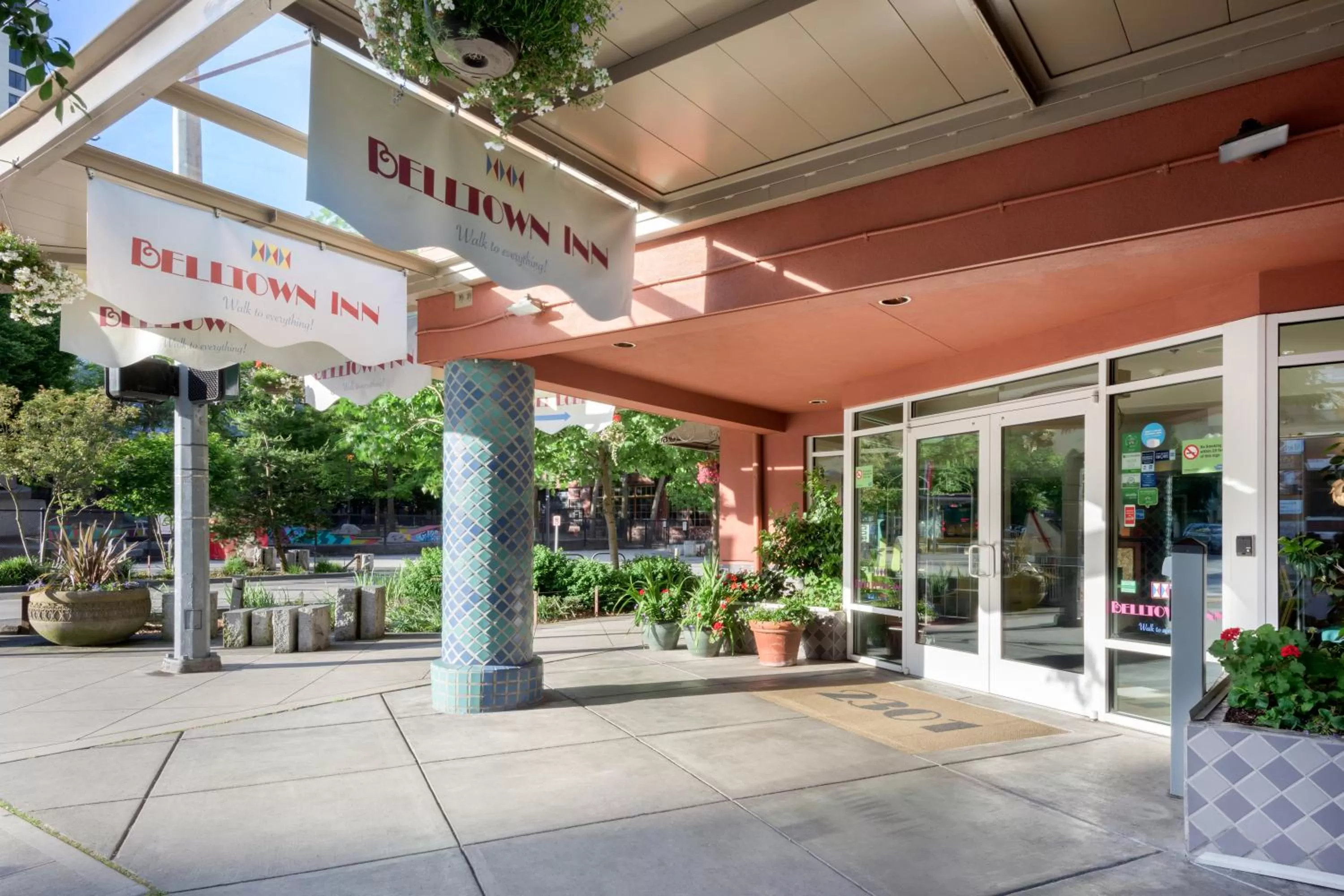 Facade/entrance in Belltown Inn