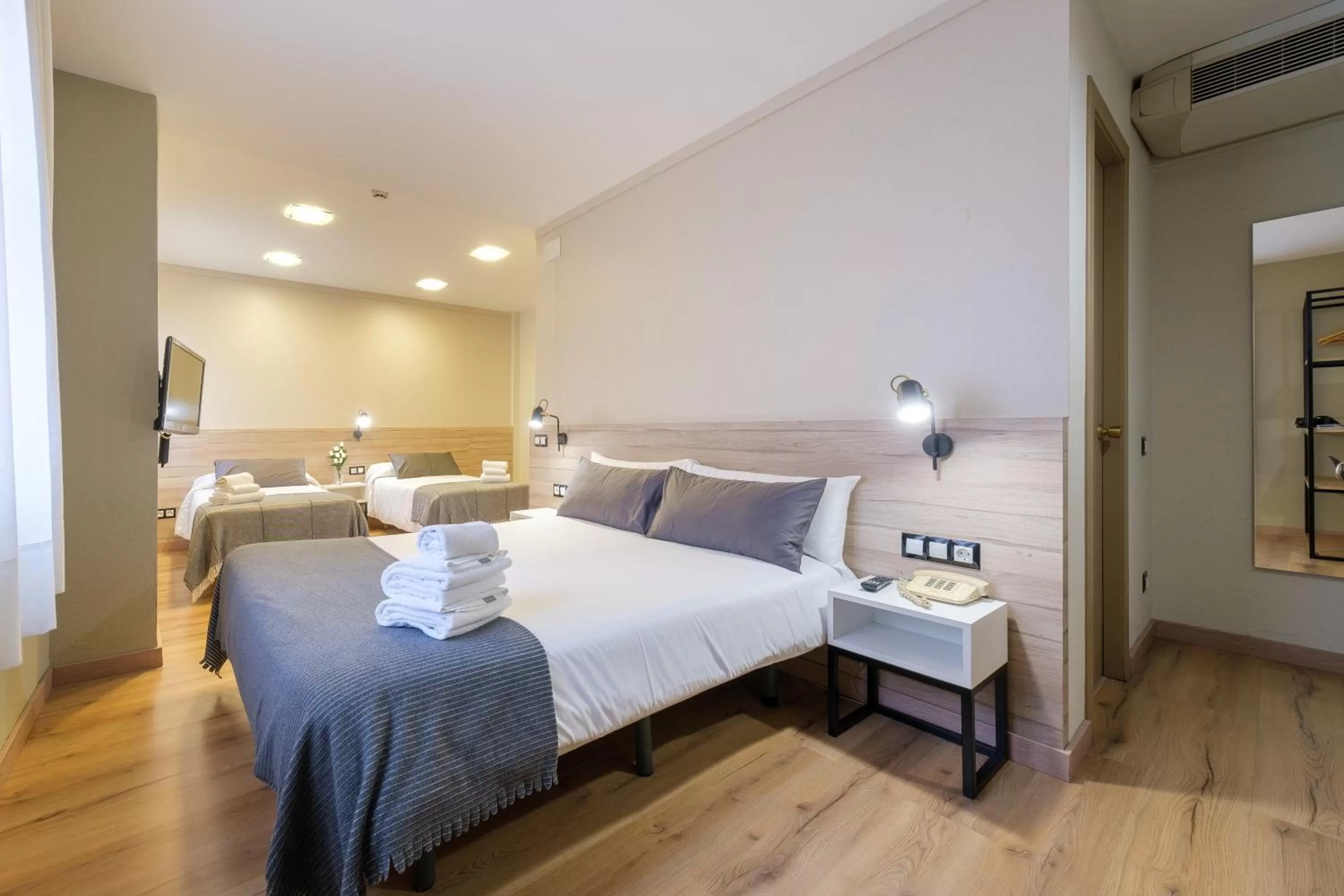 Bed in Hotel Torres Manlleu