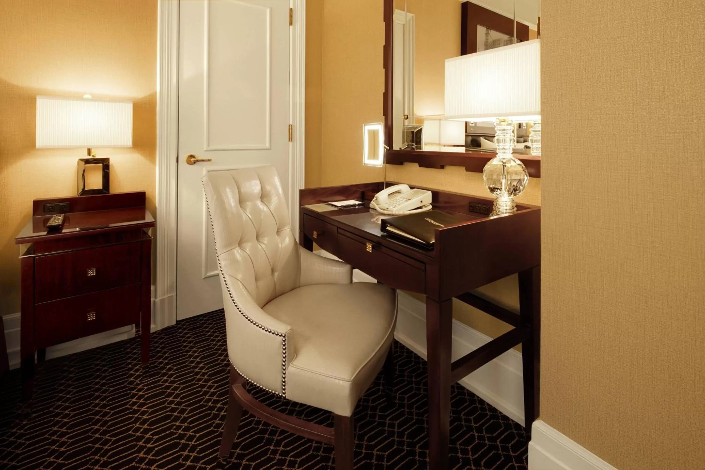 Photo of the whole room in The Algonquin Hotel Times Square, Autograph Collection