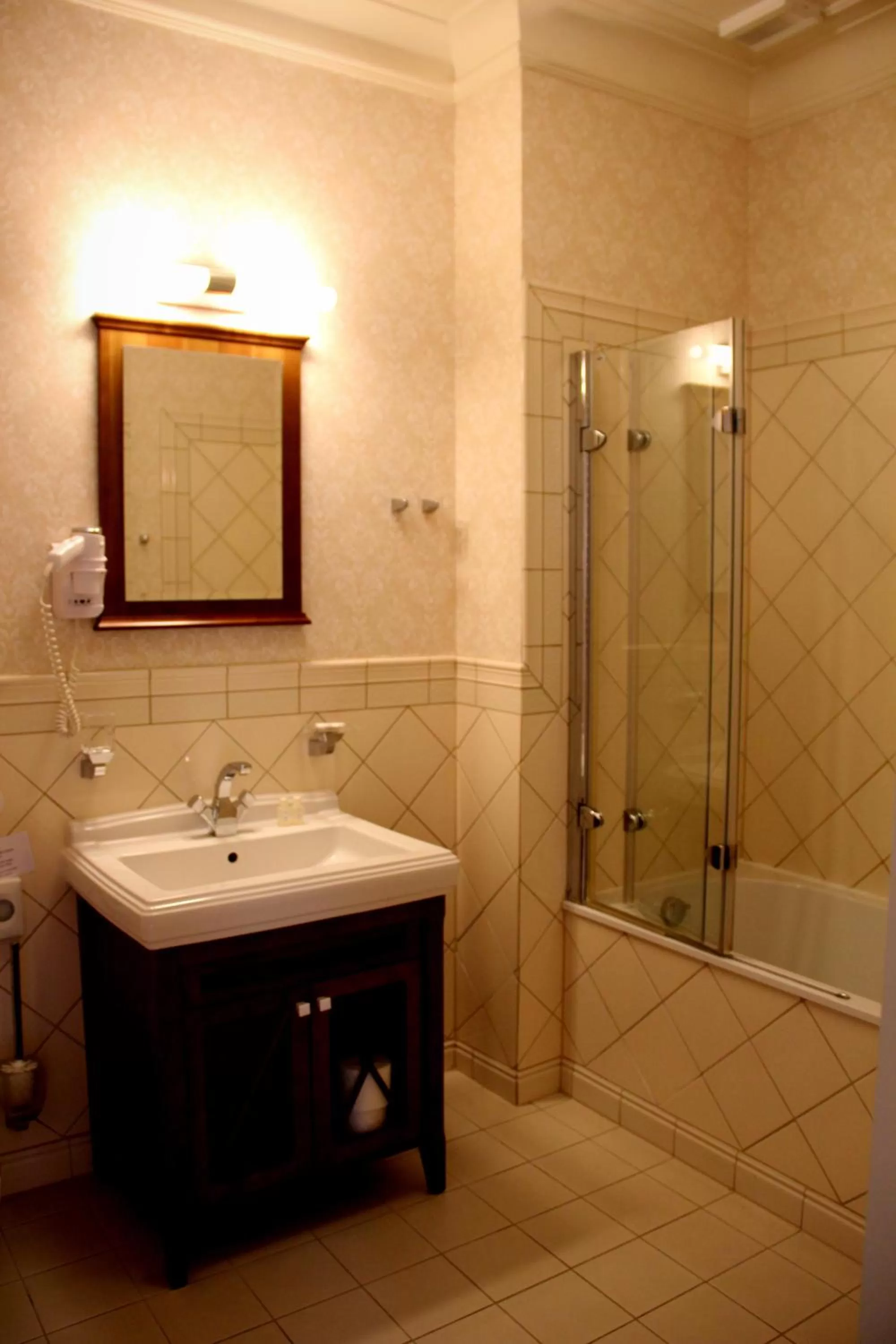 Photo of the whole room, Bathroom in Pałac Wiejce