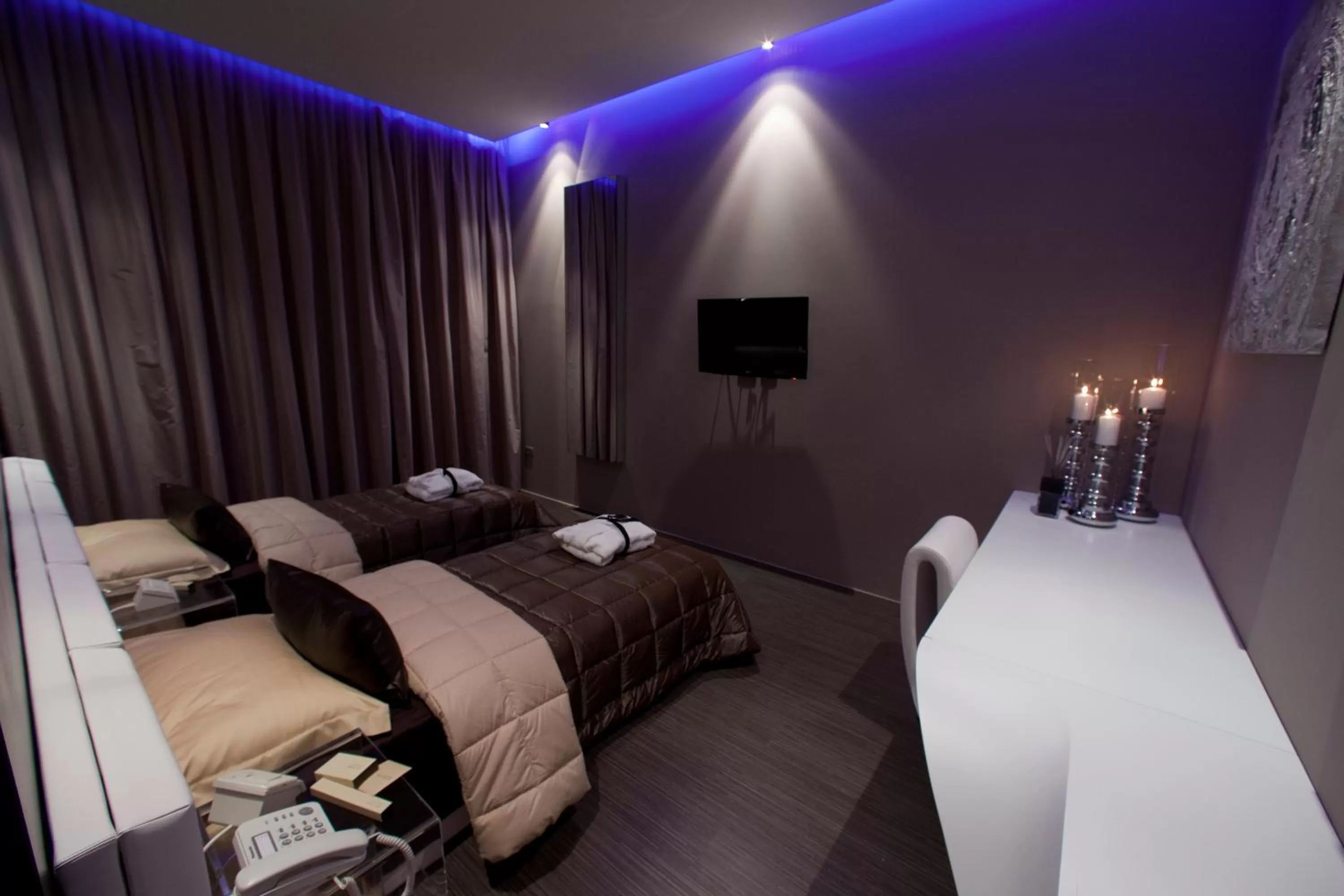 Photo of the whole room, Bed in Le Camp Suite & Spa