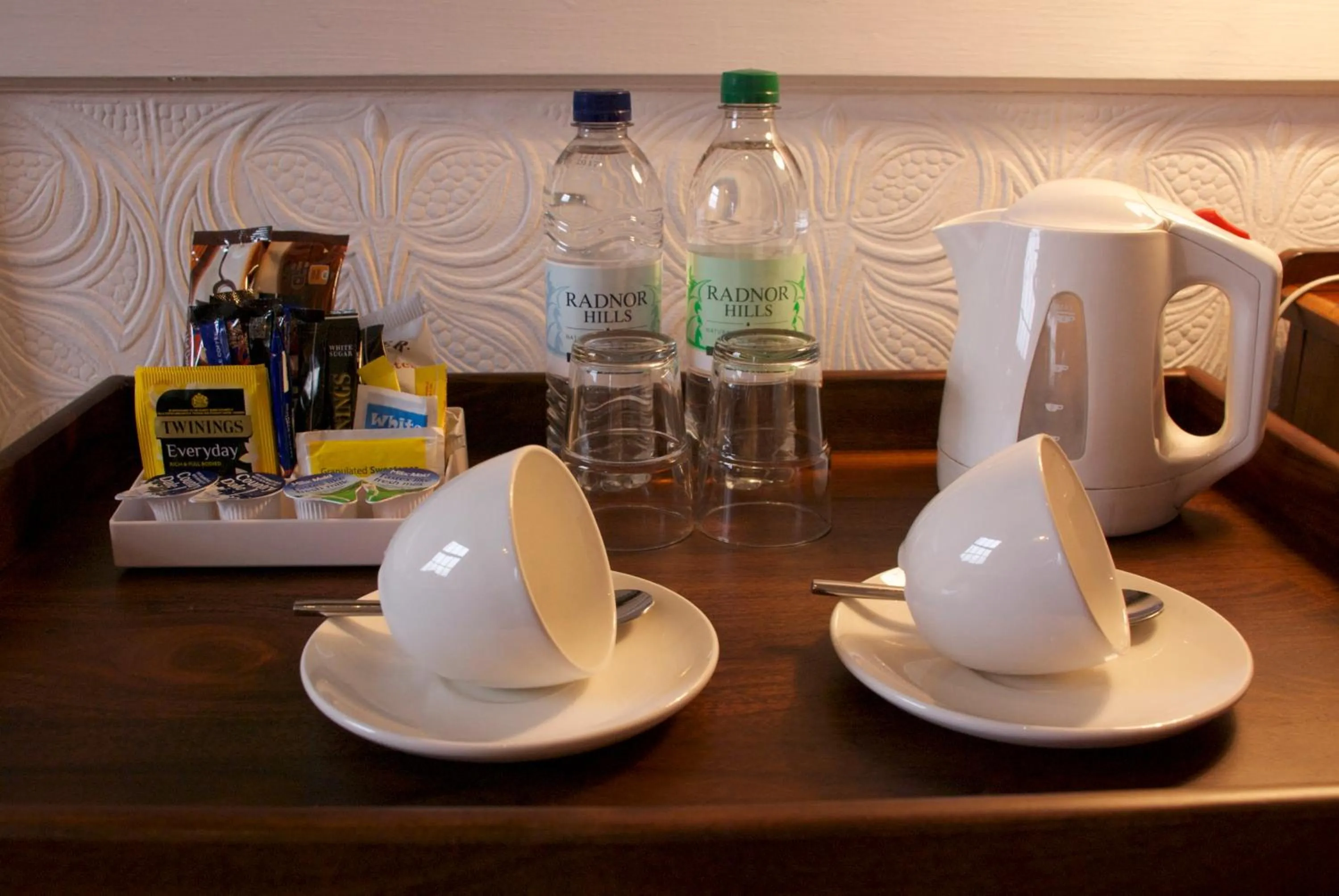 Coffee/tea facilities in Chantry Hotel