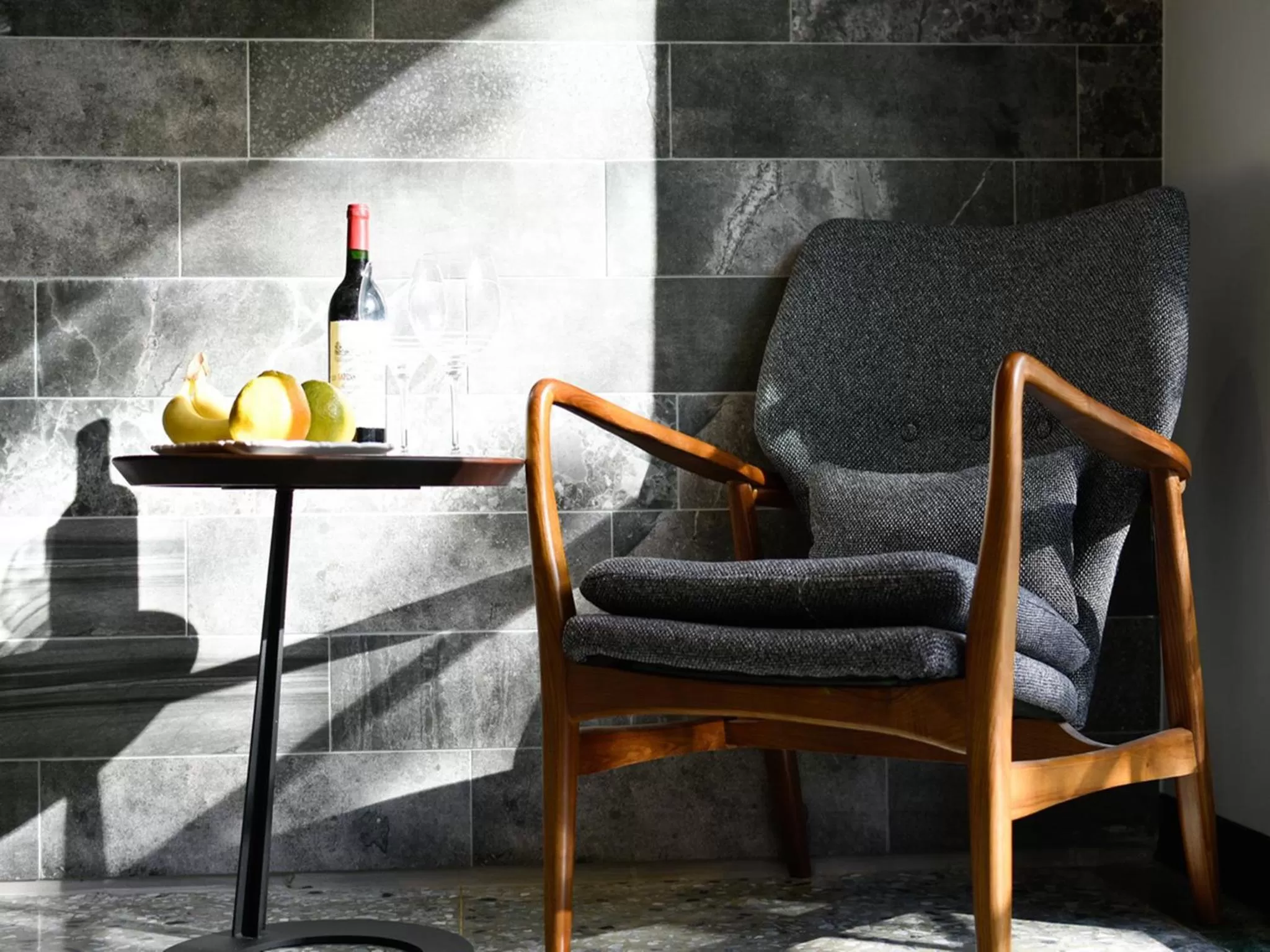 Photo of the whole room in 3 Door Hotel