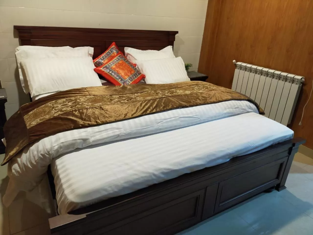 Bedroom, Bed in Shagufta Royal Hotel Murree