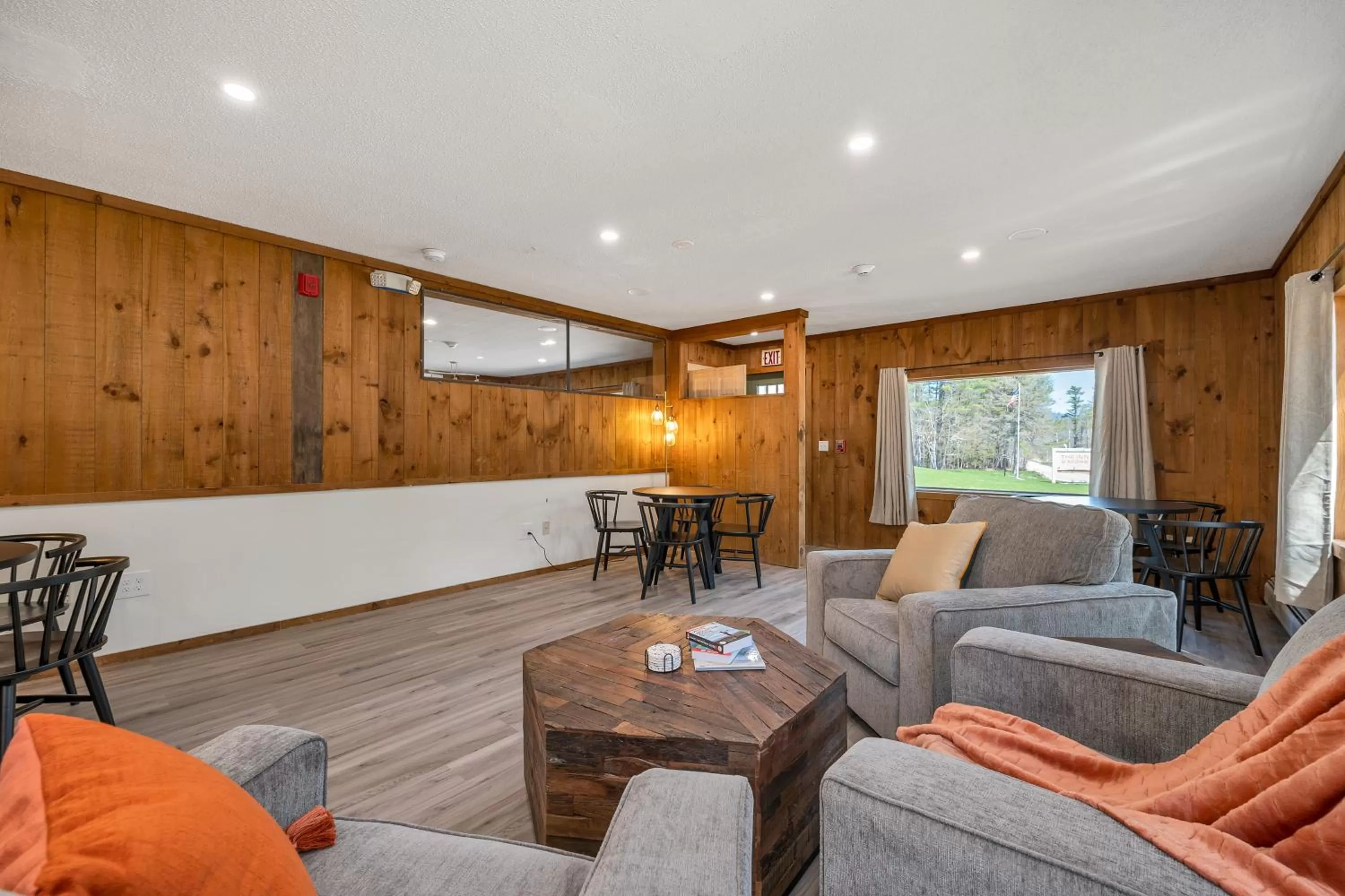 Communal lounge/ TV room in The Inn & More