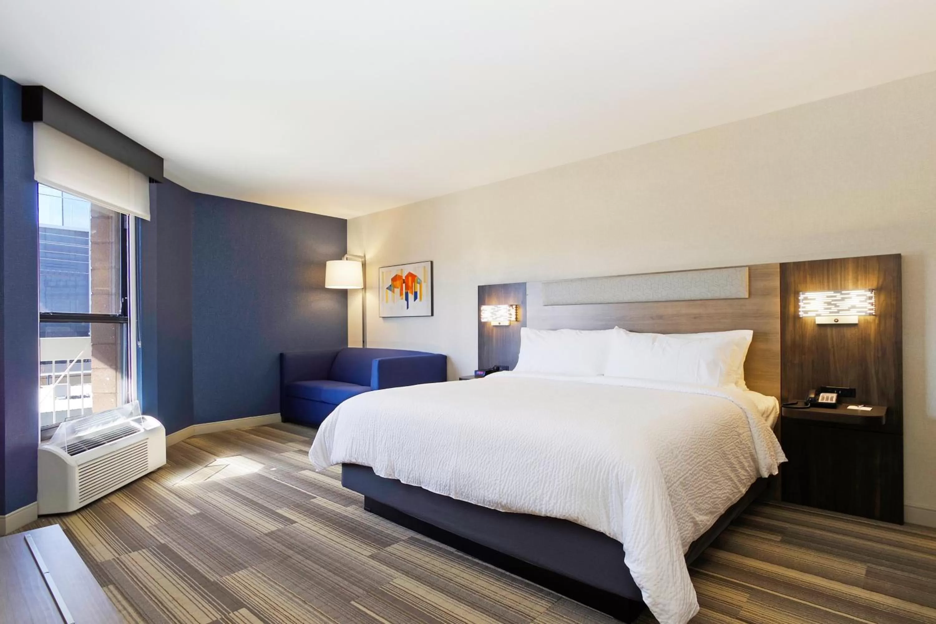 Bedroom, Bed in Holiday Inn Express & Suites Phoenix - Tempe by IHG