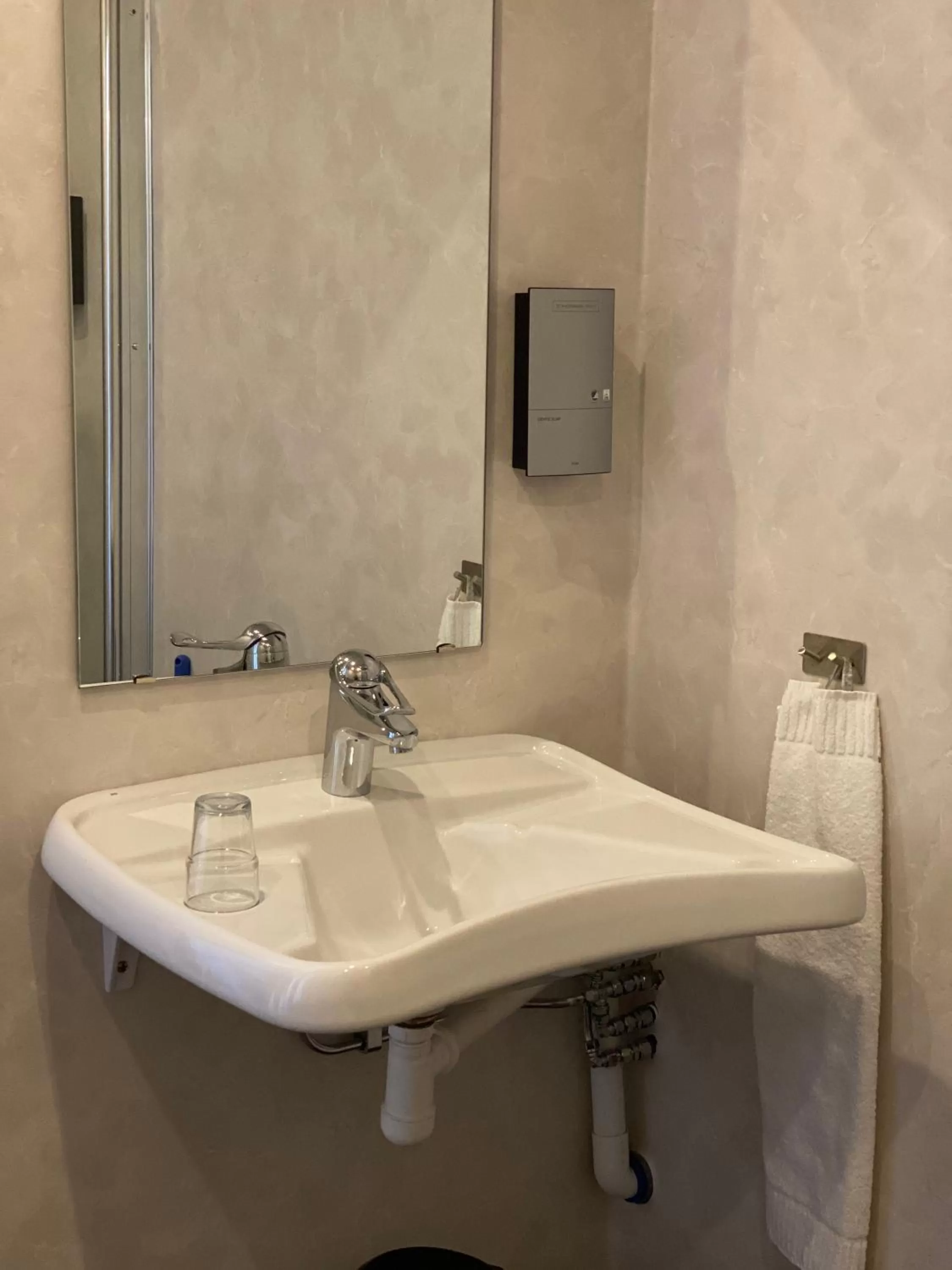 Bathroom in Strand City Hotel