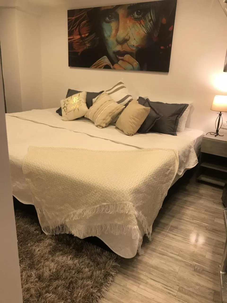 Bed in Bahia 79 Apartasuites Cerca al Centro