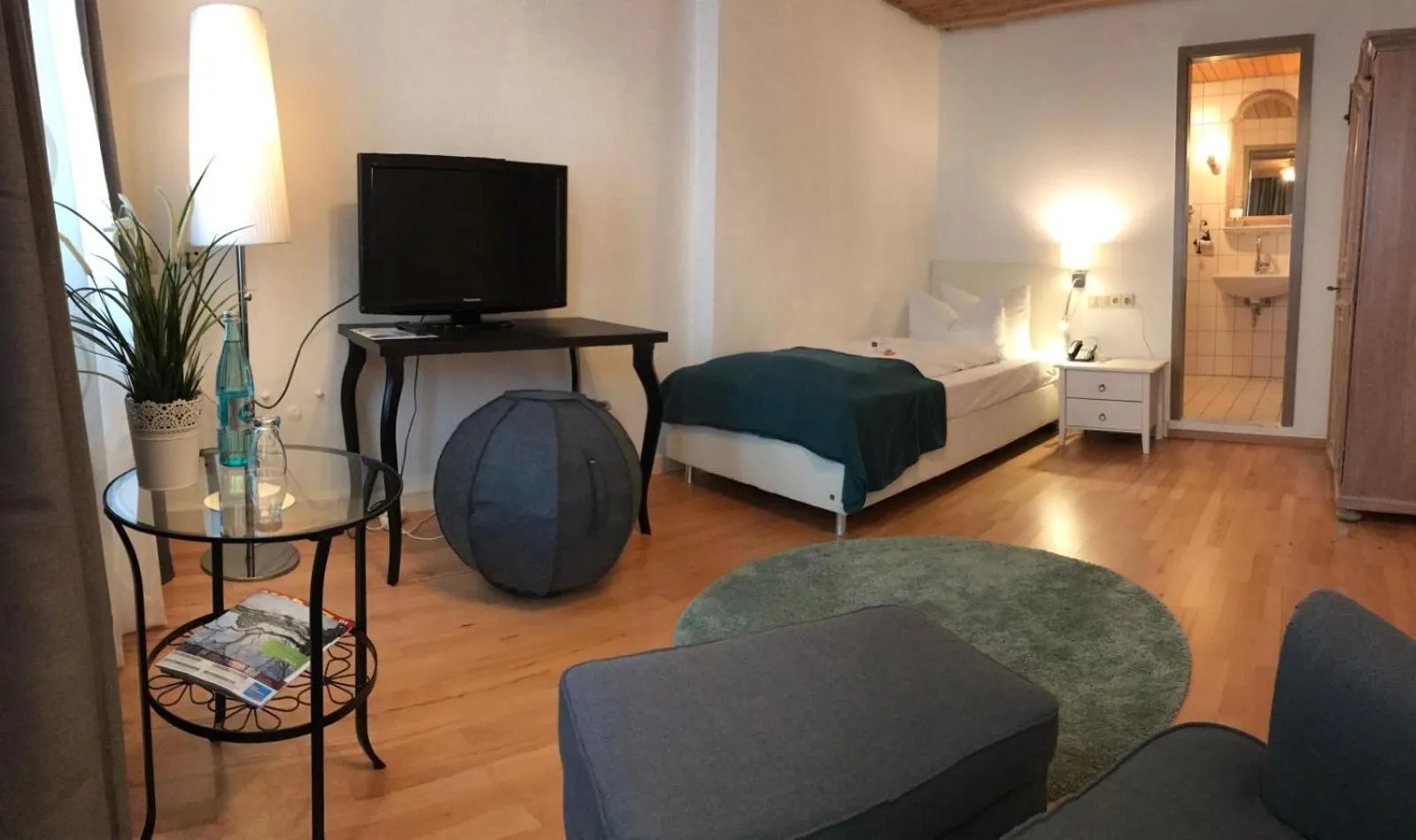 Photo of the whole room, Bed in Flair Hotel Vier Jahreszeiten