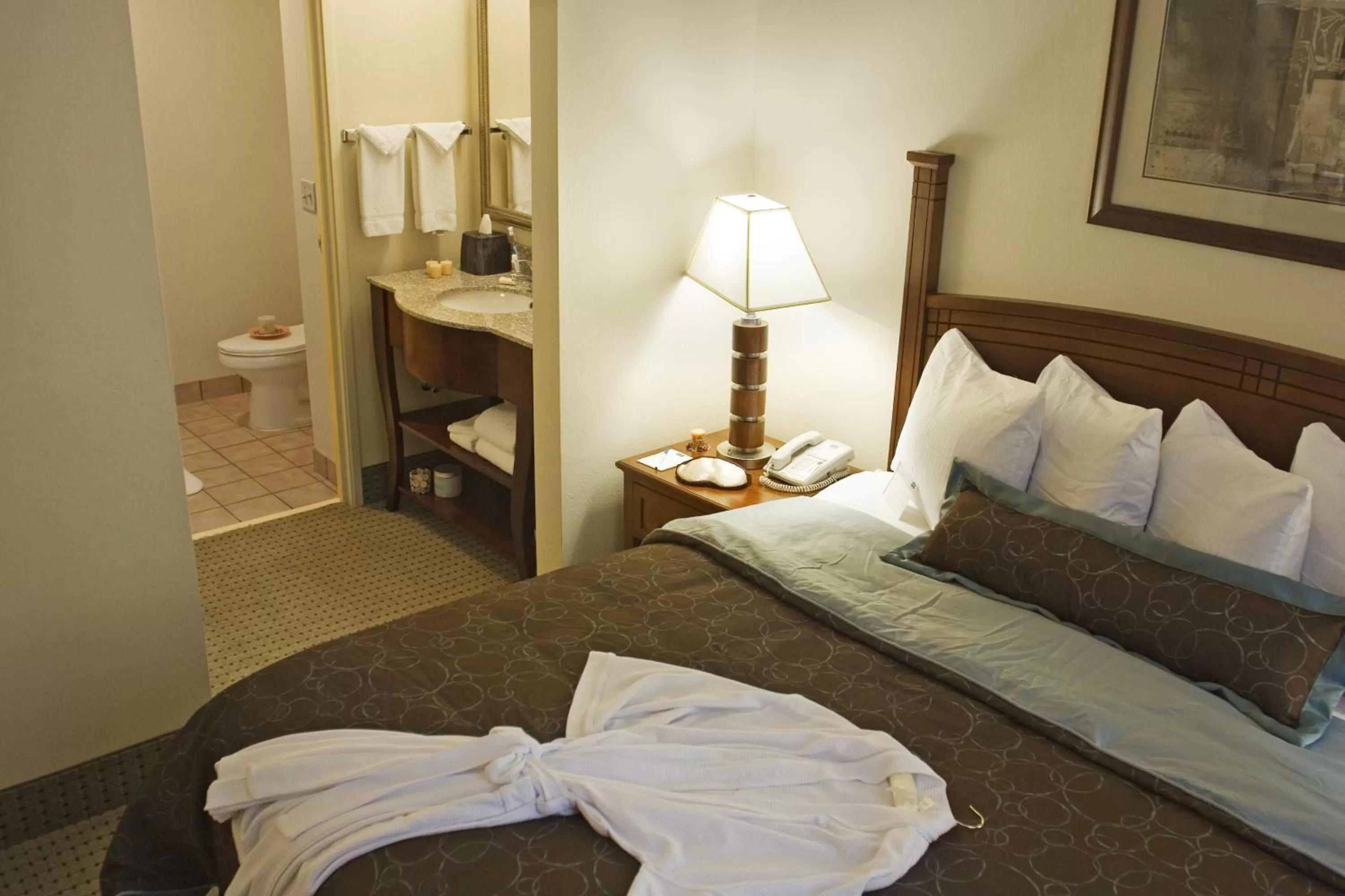 Bedroom, Bed in Staybridge Suites Memphis-Poplar Ave East by IHG