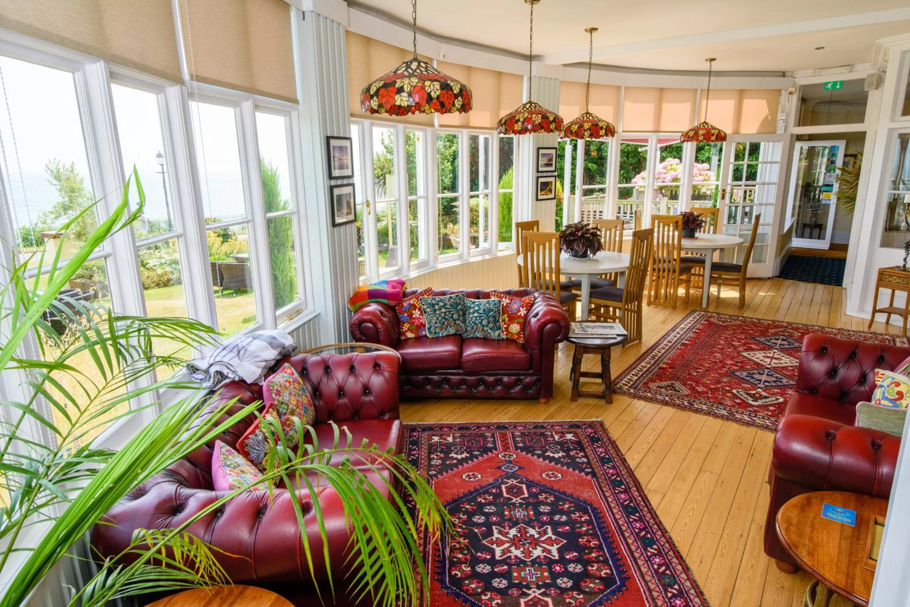 Lounge or bar in The Clifton