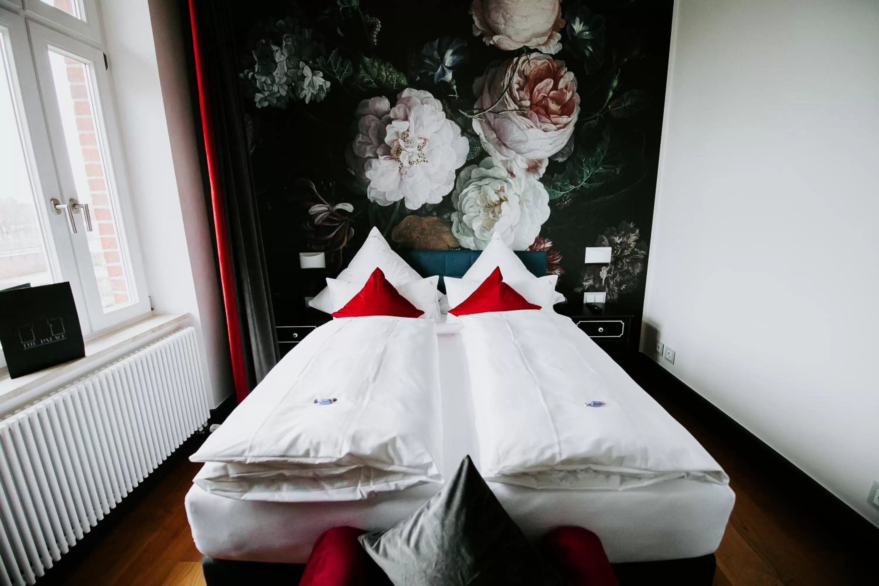 Photo of the whole room, Bed in Palace St. George