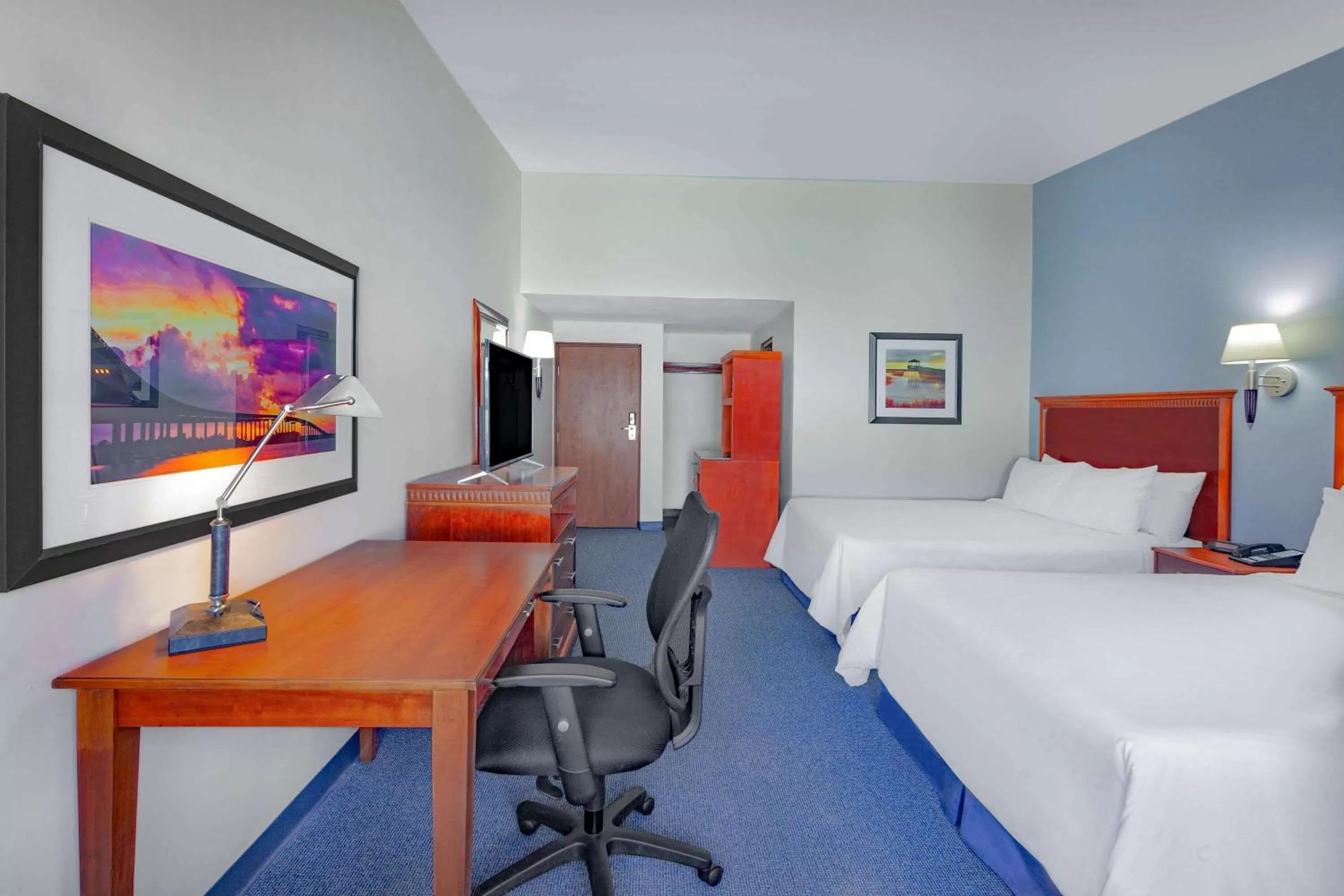 Photo of the whole room, Bed in Days Inn by Wyndham Piedras Negras