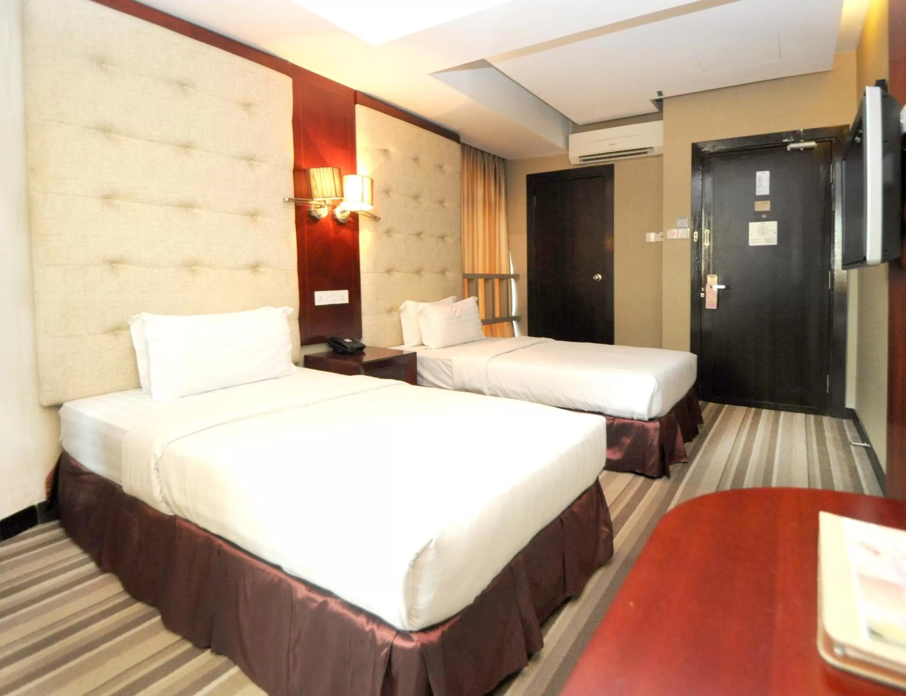 Photo of the whole room, Bed in Celyn City Hotel