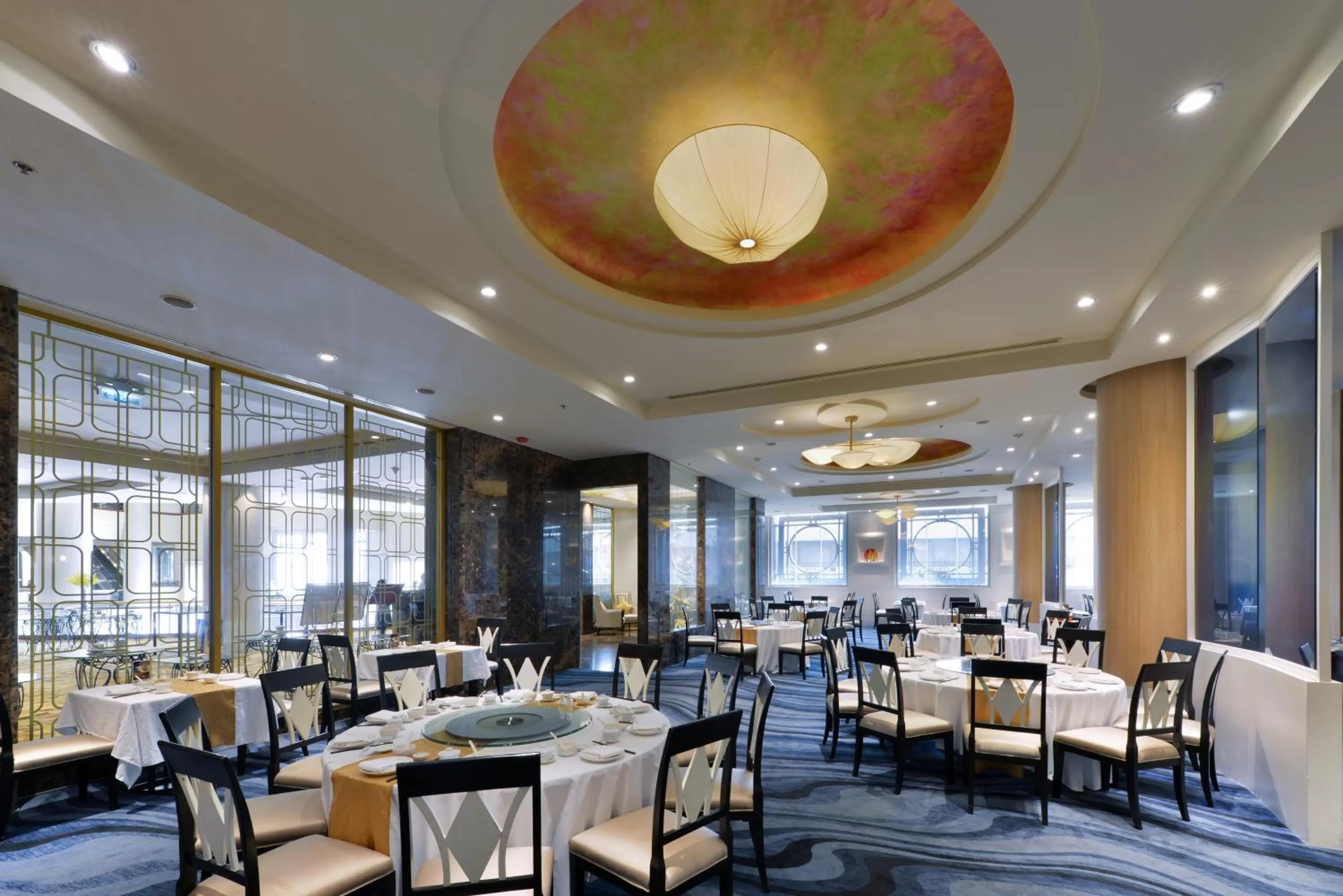 Restaurant/places to eat in Miracle Grand Convention Hotel