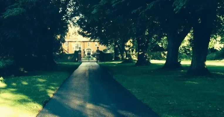 Day in Saltcote Place