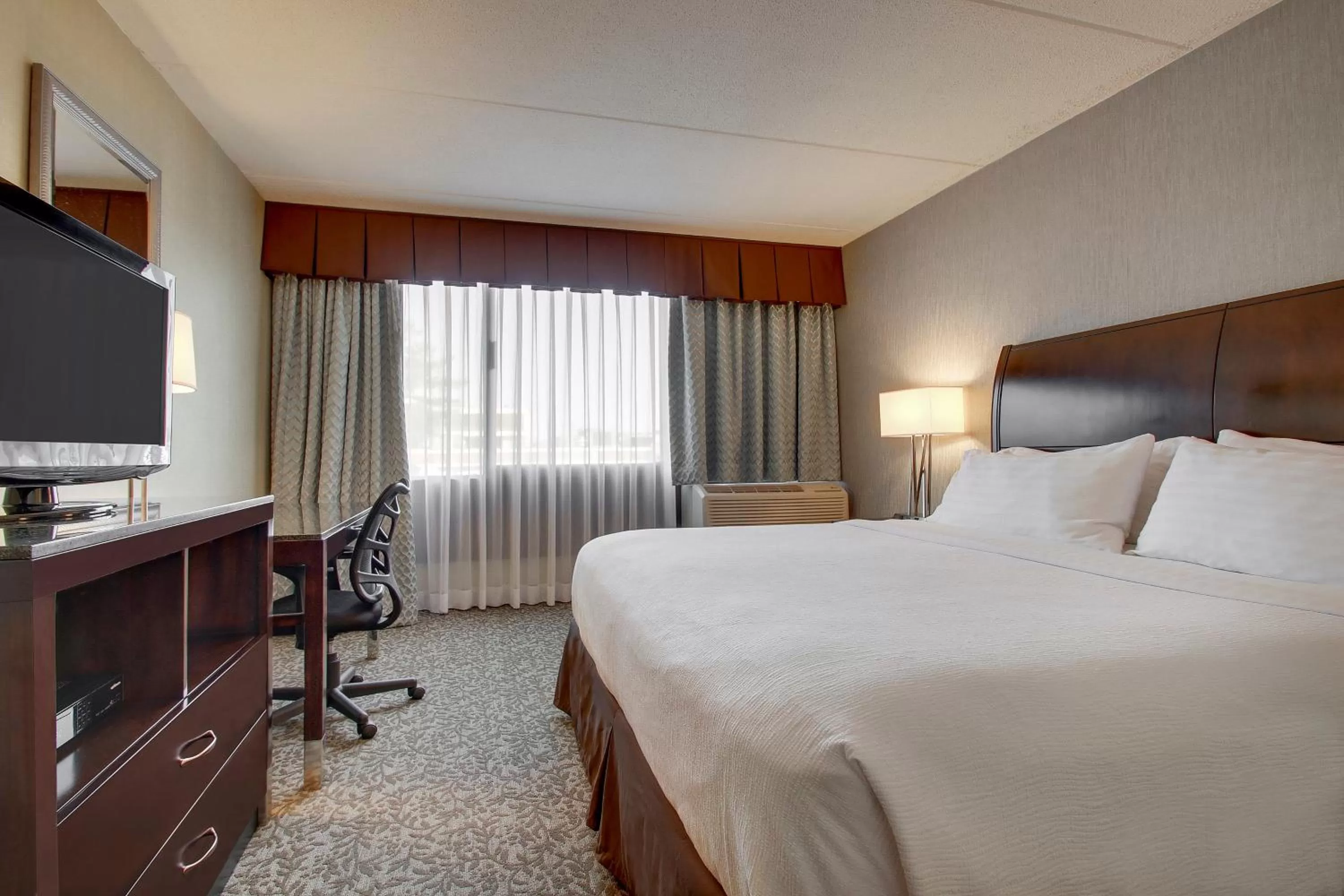 Photo of the whole room, Bed in Holiday Inn Westbury-Long Island by IHG